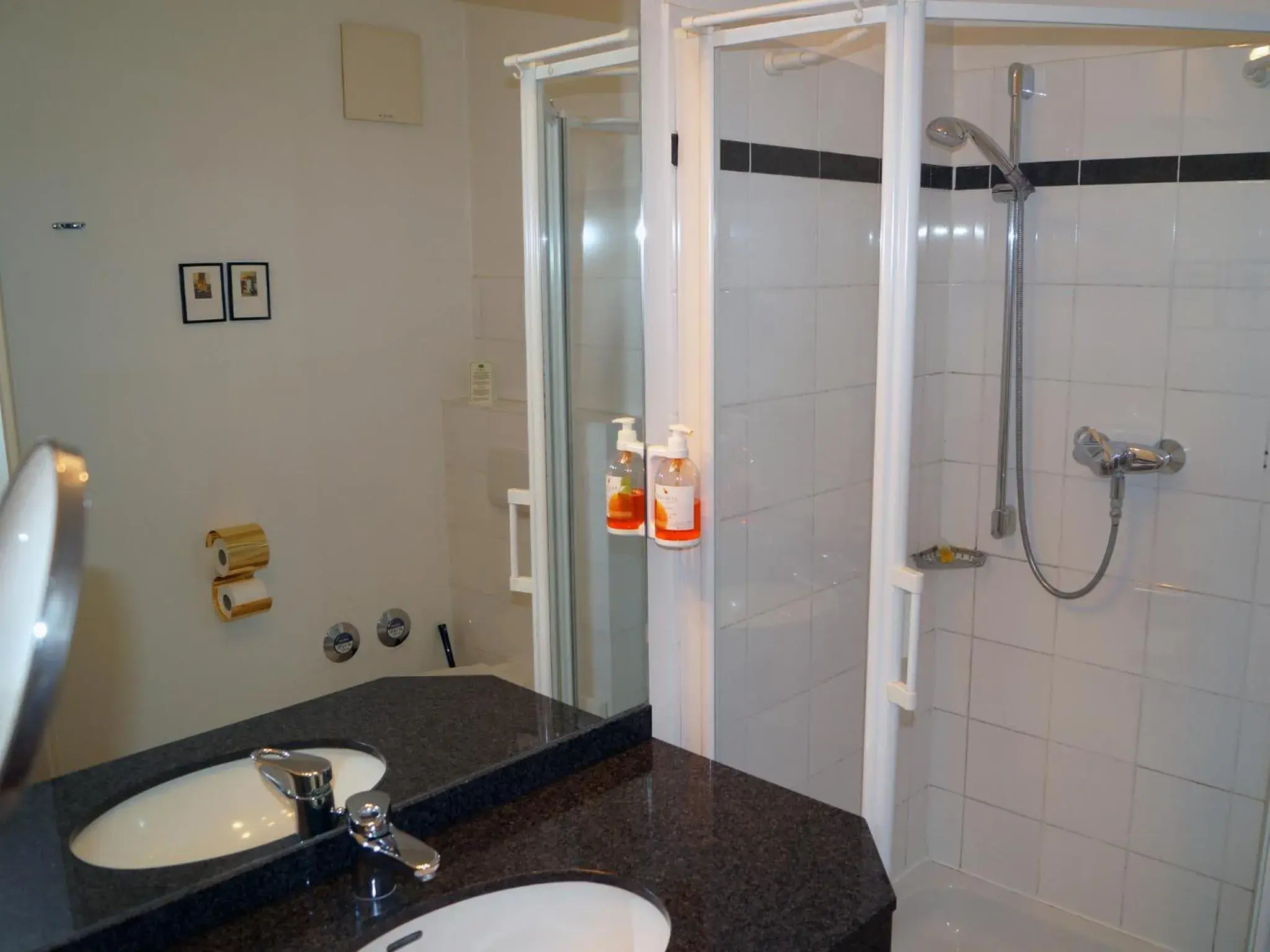 Bathroom in Entrée Groß Borstel Garni Hotel