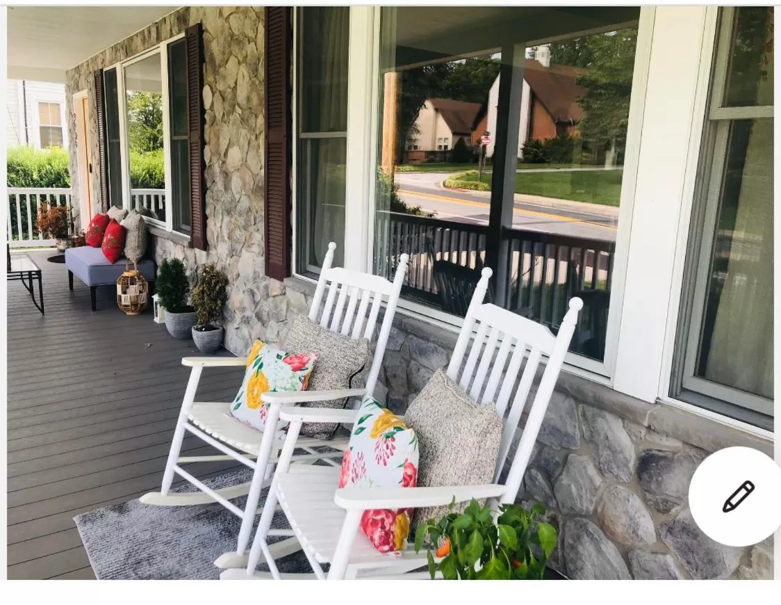 Naomi’s Bed & Breakfast