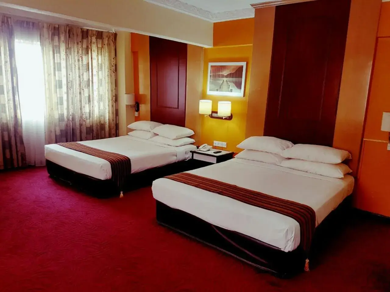 Photo of the whole room, Bed in Palace Hotel