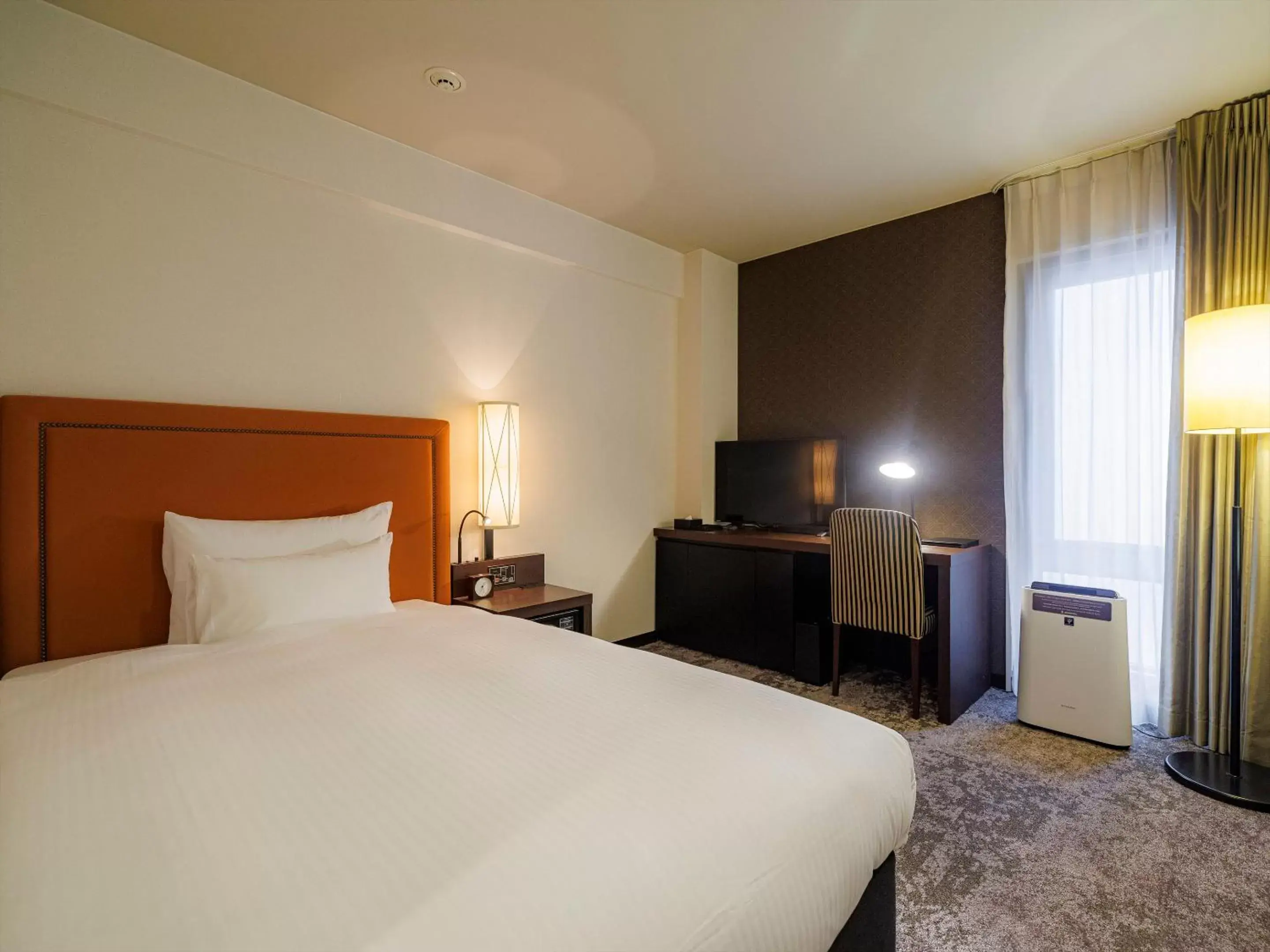 Bed in JR Kyushu Hotel Blossom Fukuoka
