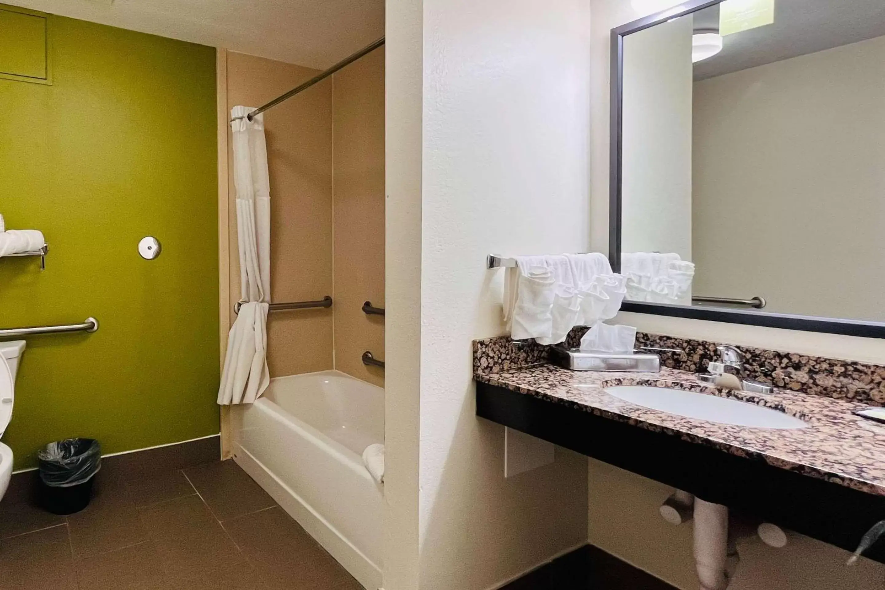 Bedroom, Bathroom in Sleep Inn & Suites Lakeland I-4