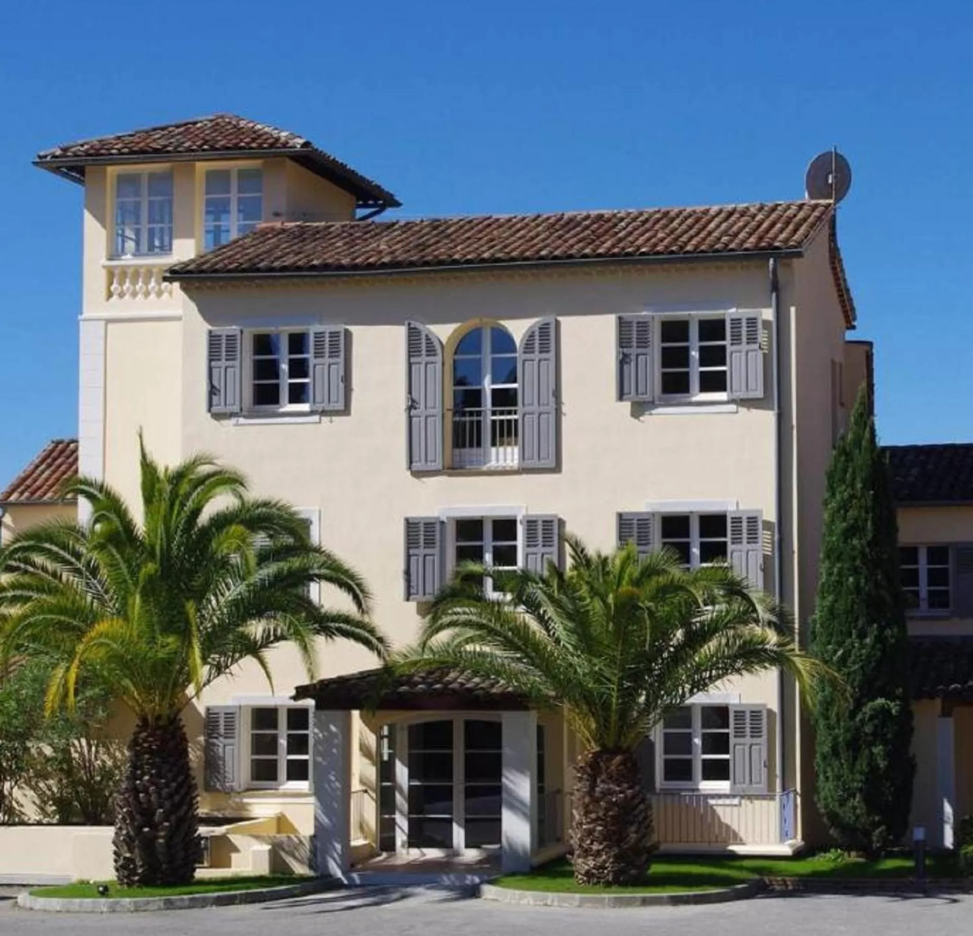 Property Building in Domaine de La Tour Carrée