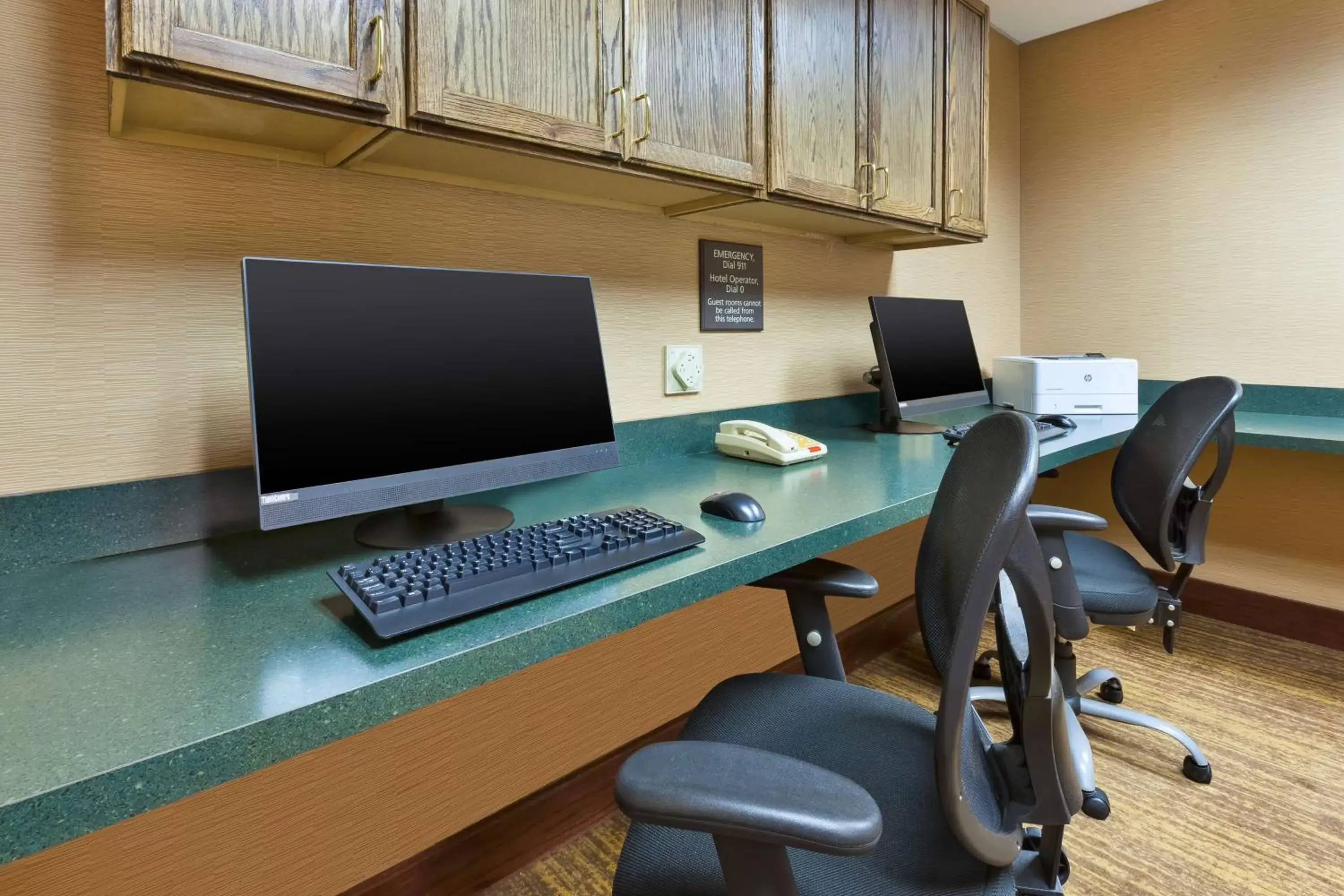 Business facilities, Business Area/Conference Room in Hampton Inn Waterbury