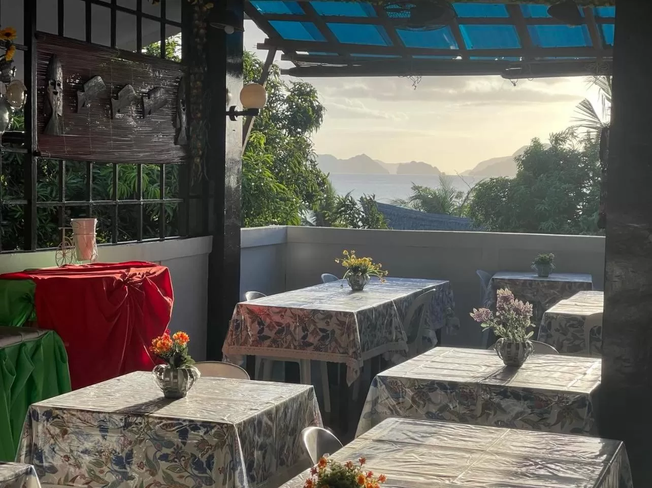 Dining area in St. John Island View Pensionne