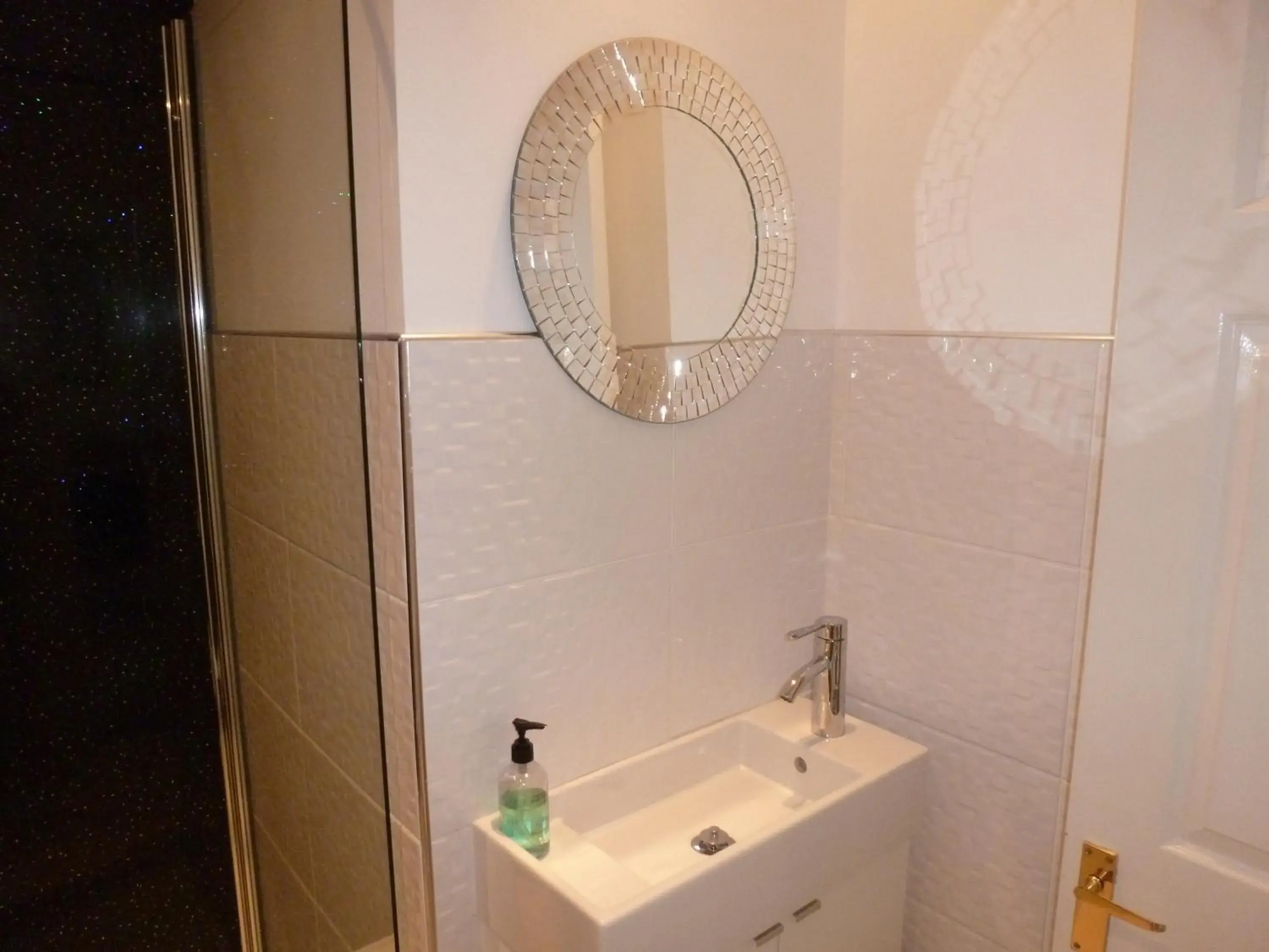 Bathroom in Hedgefield House