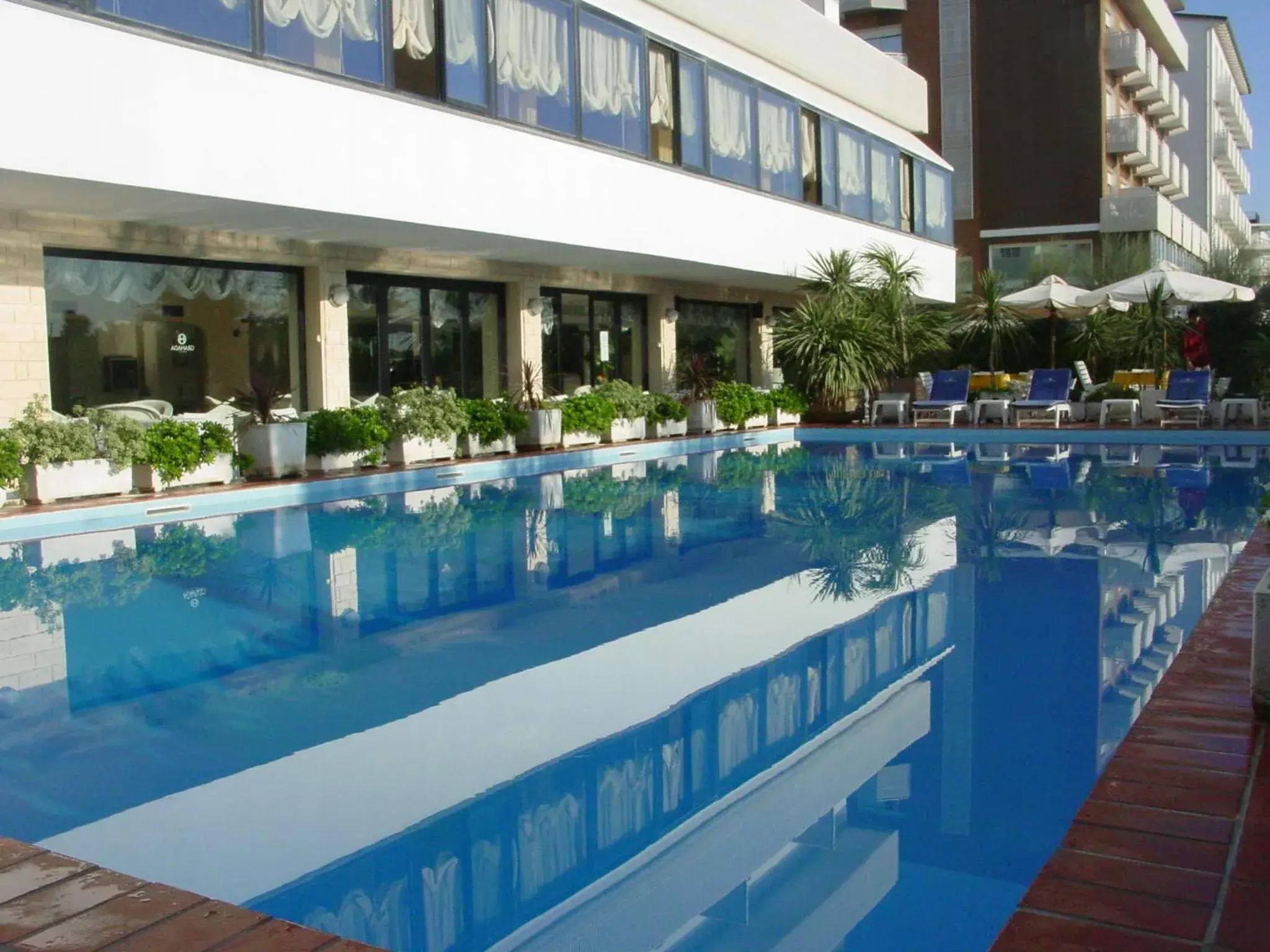 Facade/entrance, Swimming Pool in Hotel Granada