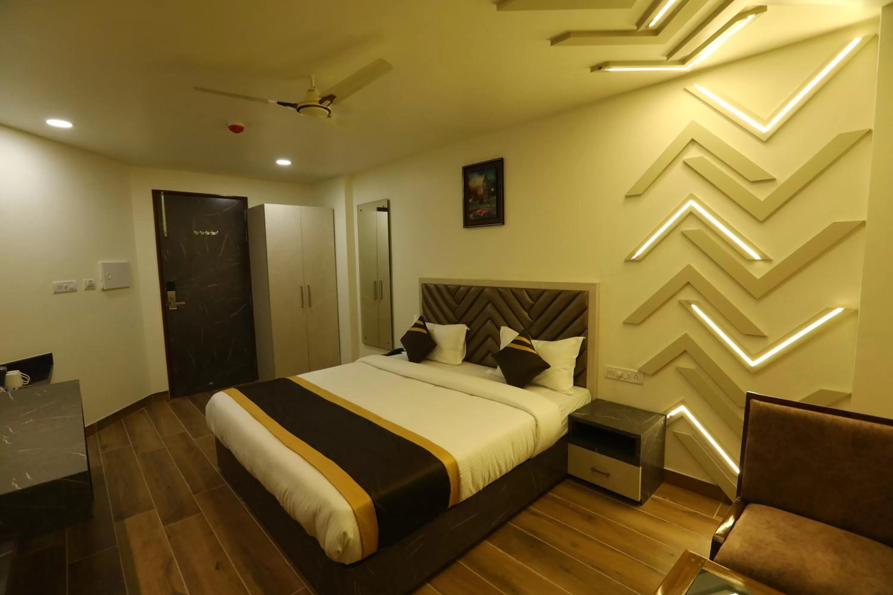 Photo of the whole room, Bed in Hotel D SilverLeaf