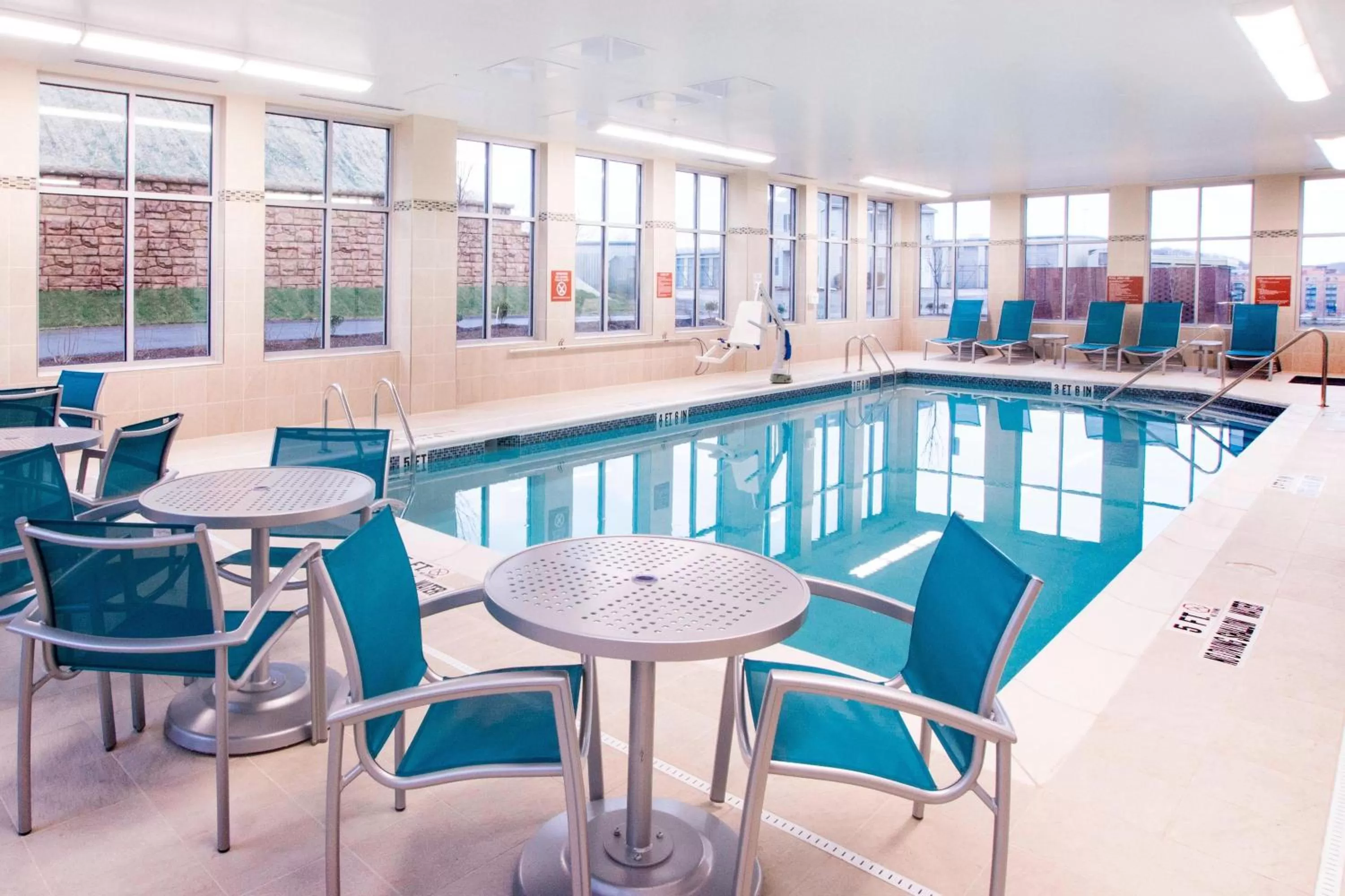 Swimming pool in TownePlace Suites by Marriott Pittsburgh Cranberry Township
