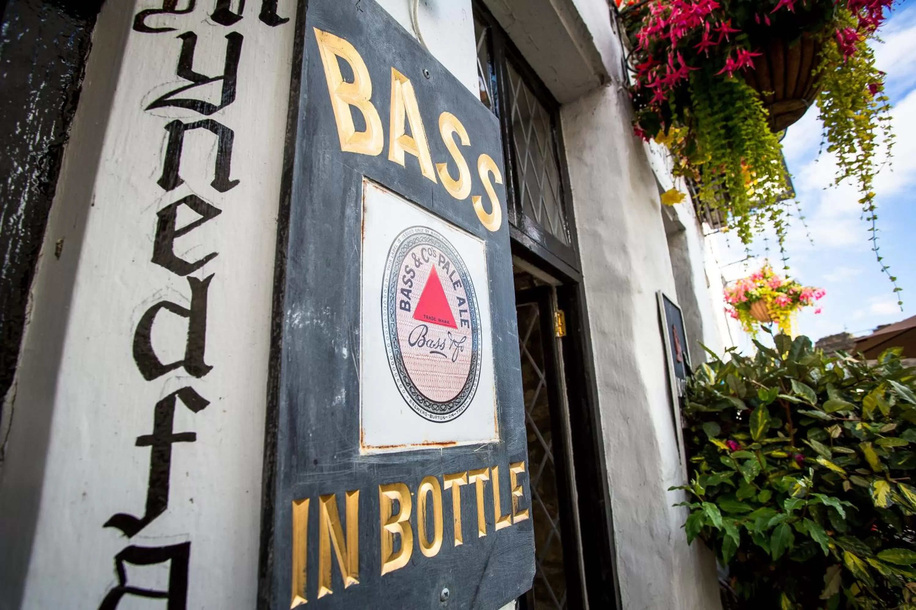 Facade/entrance in The Black Boy Inn