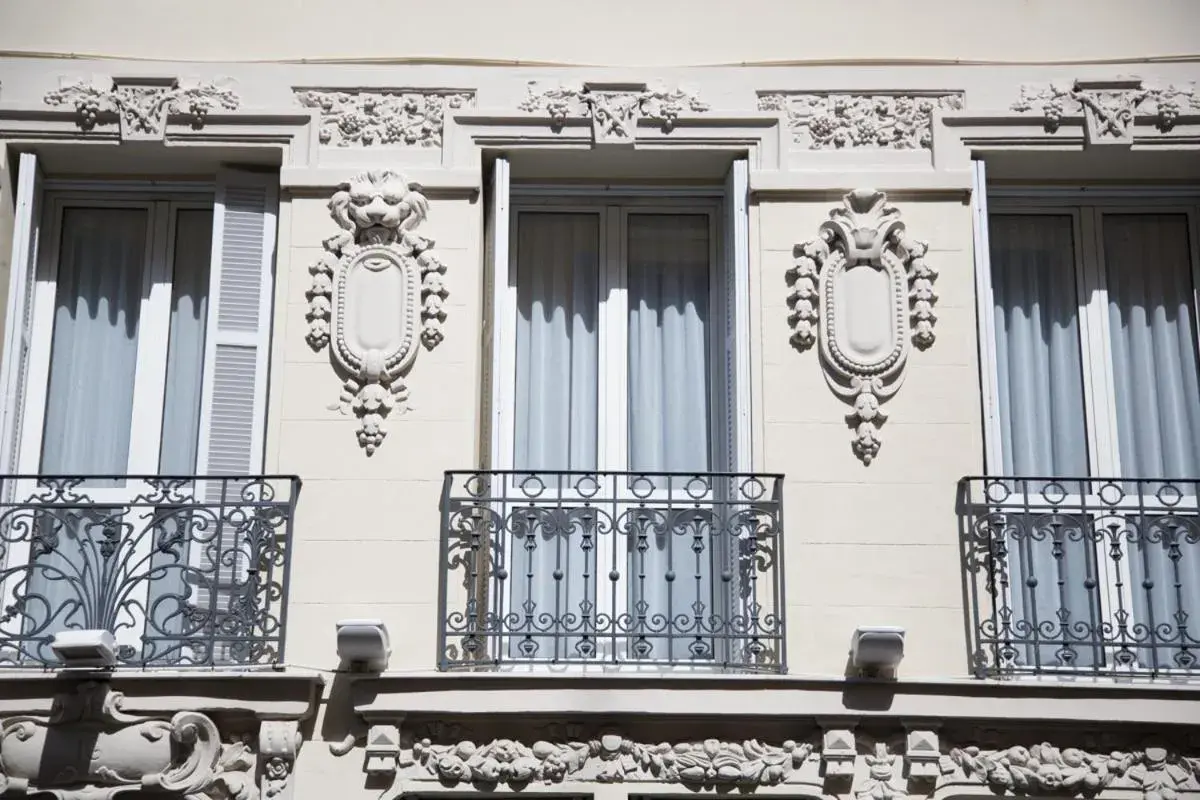 Property building in Hôtel les Cigales Property building in Hôtel les Cigales