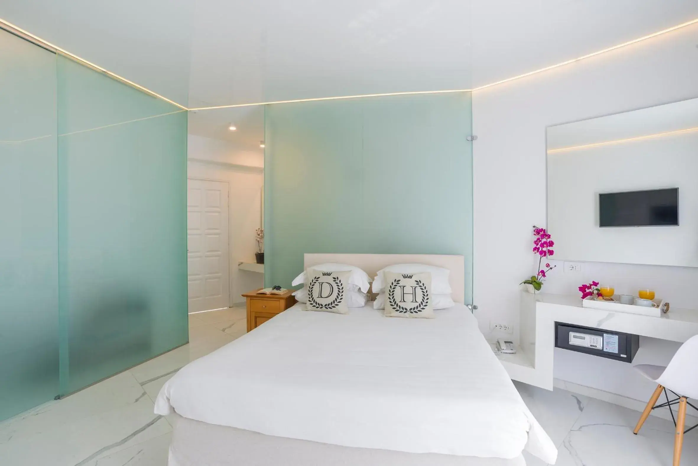 Deluxe Double or Twin Room in Dionysos Luxury Hotel Mykonos Deluxe Double or Twin Room in Dionysos Luxury Hotel Mykonos