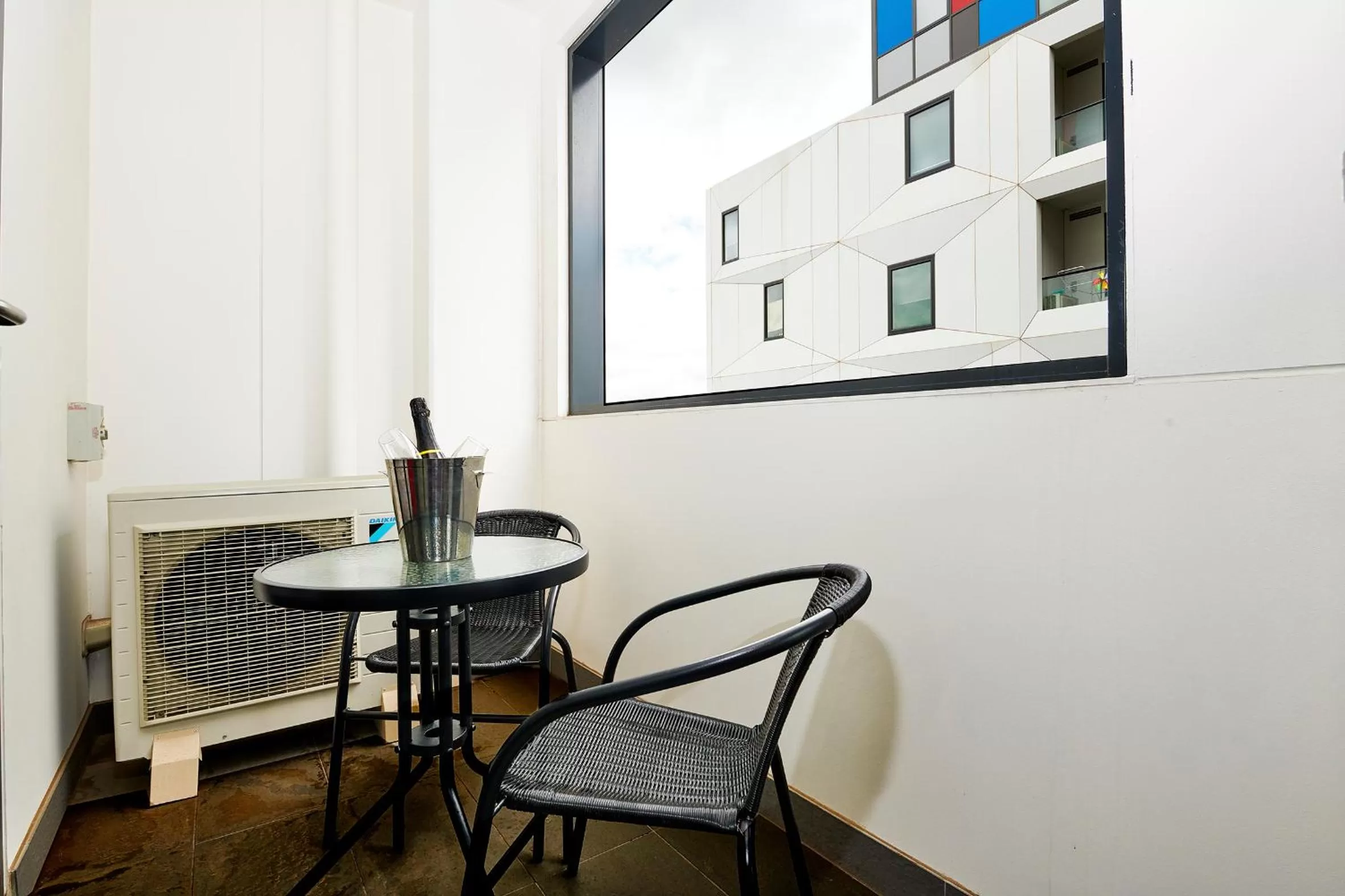Melbourne Knox Central Apartment Hotel Official