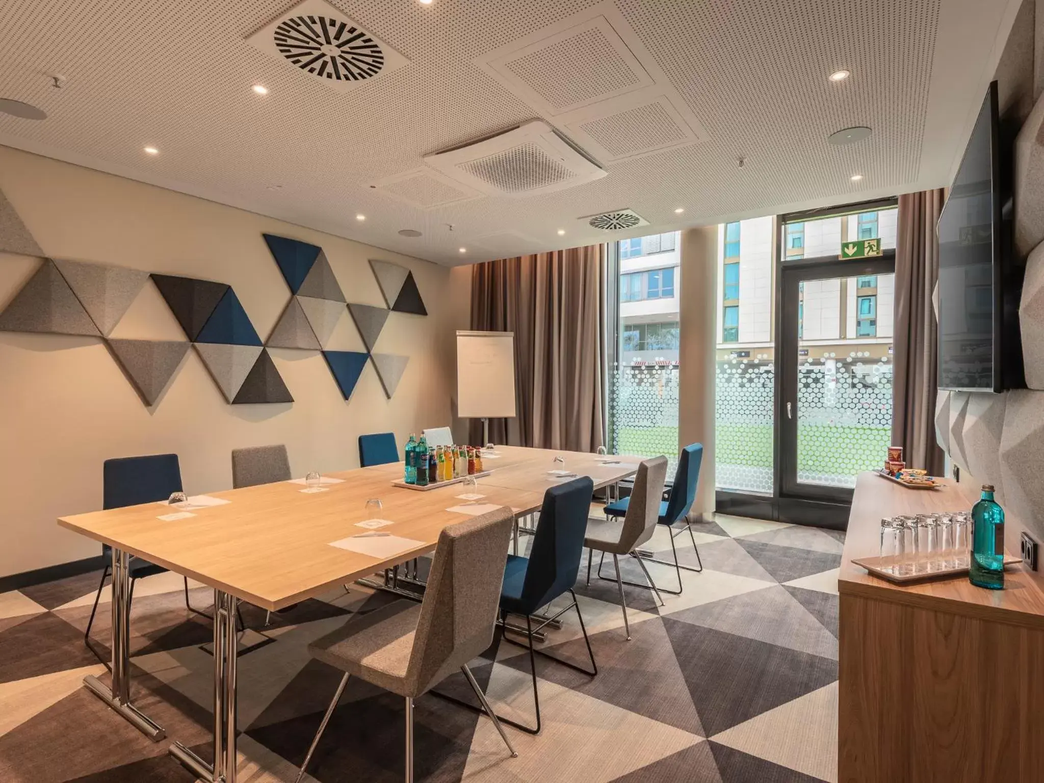 Business facilities in Holiday Inn Express Düsseldorf - Hauptbahnhof, an IHG Hotel