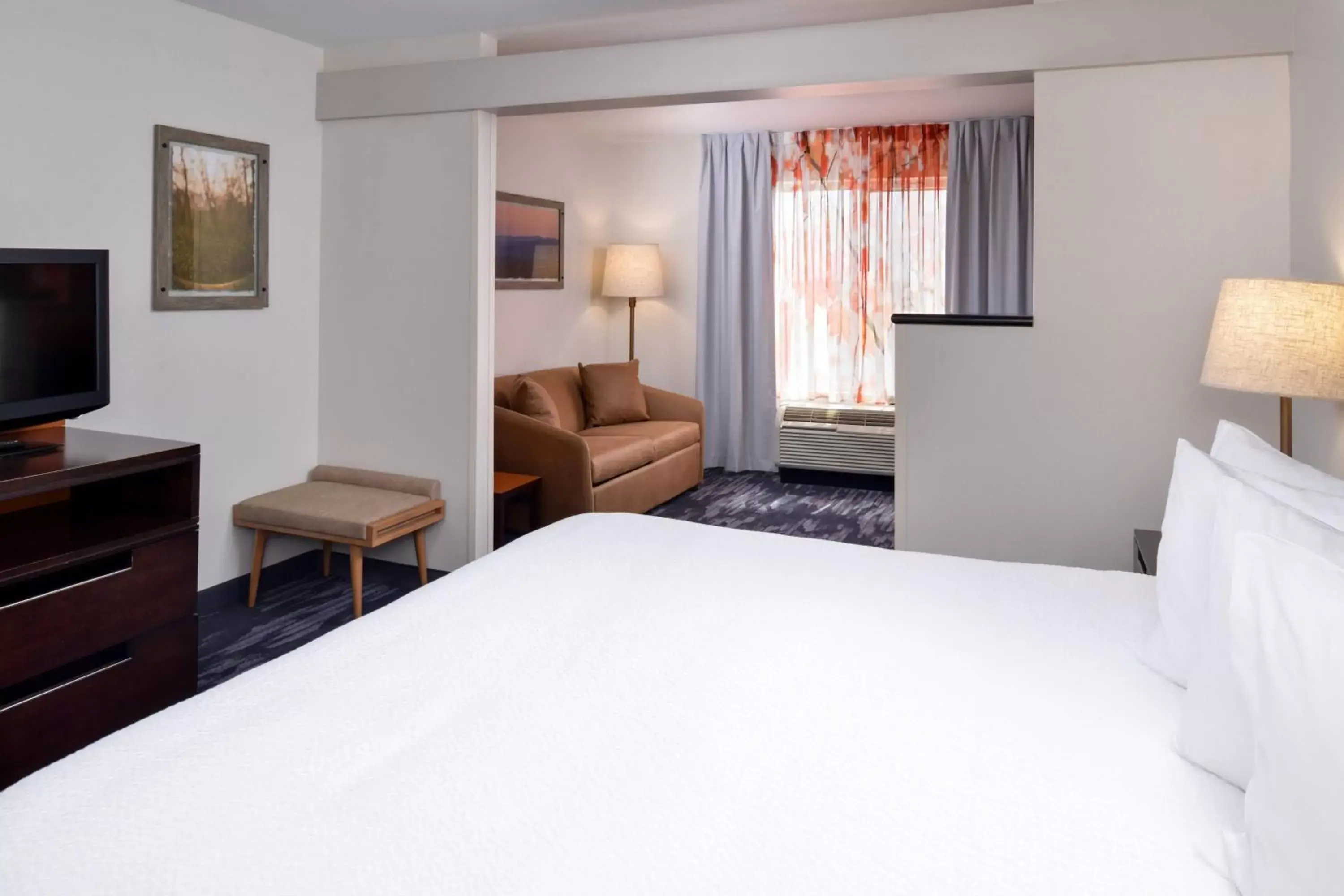 Bedroom, Bed in Fairfield Inn & Suites by Marriott Cedar Rapids