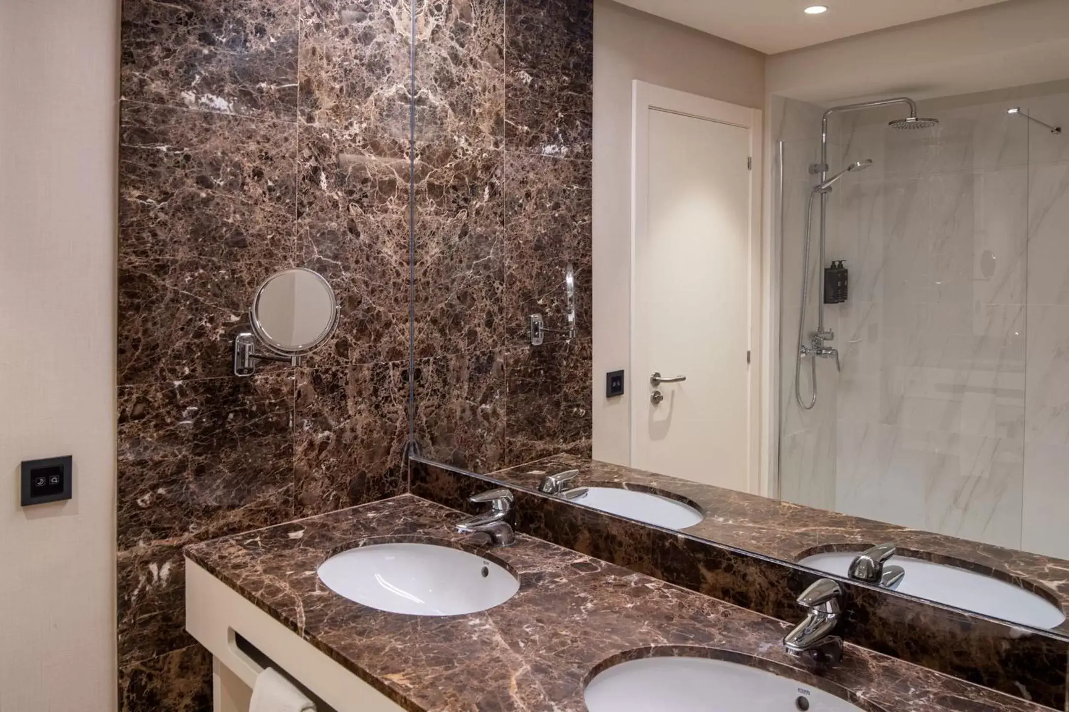 Shower, Bathroom in Arrecife Gran Hotel & Spa