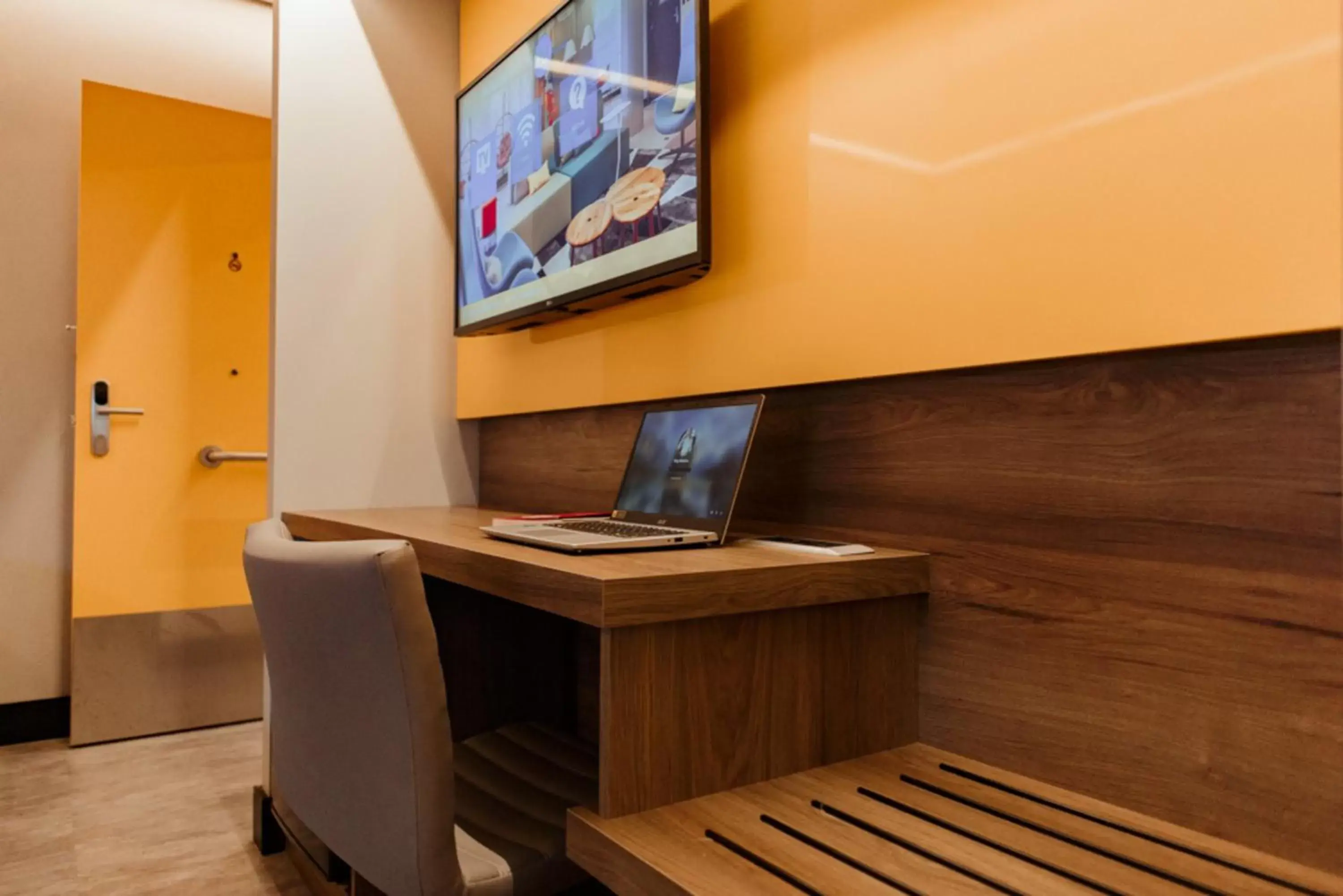 TV and multimedia, TV/Entertainment Center in Tru By Hilton Criciúma