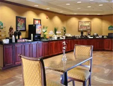 Restaurant/Places to Eat in Big Country Hotel & Suites