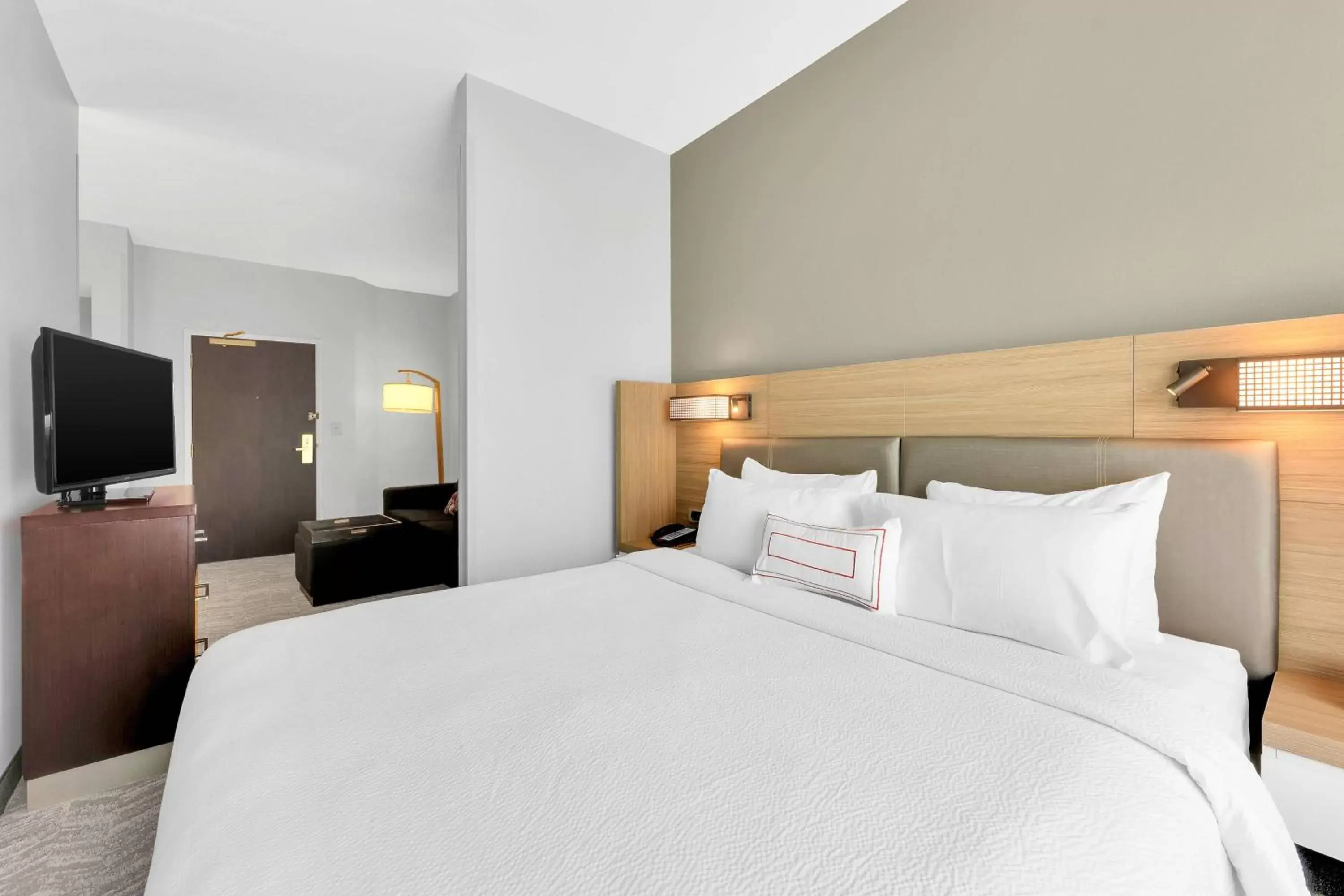 Bedroom, Bed in SpringHill Suites by Marriott Tarrytown Westchester County