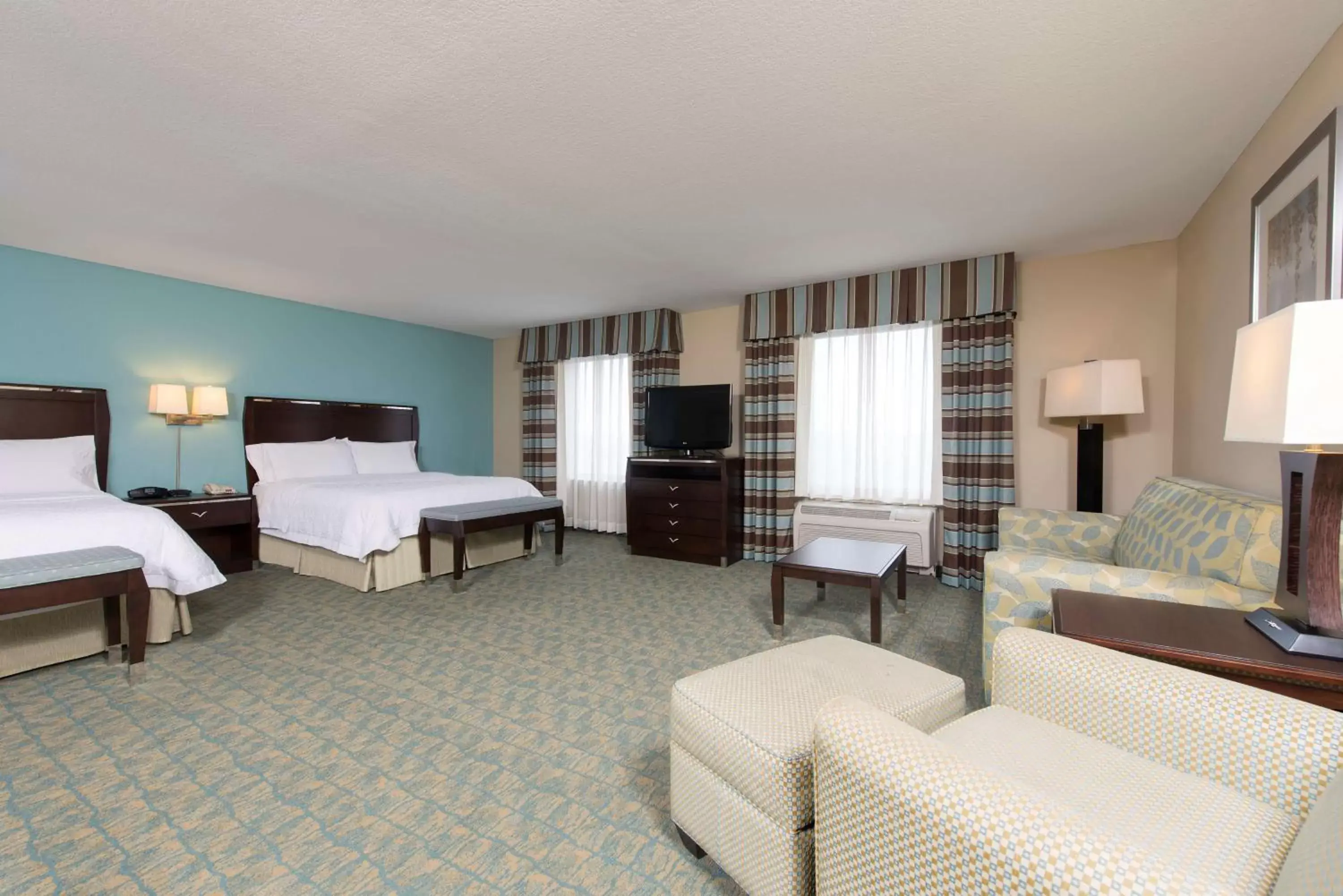 Bed in Hampton Inn & Suites Crawfordsville