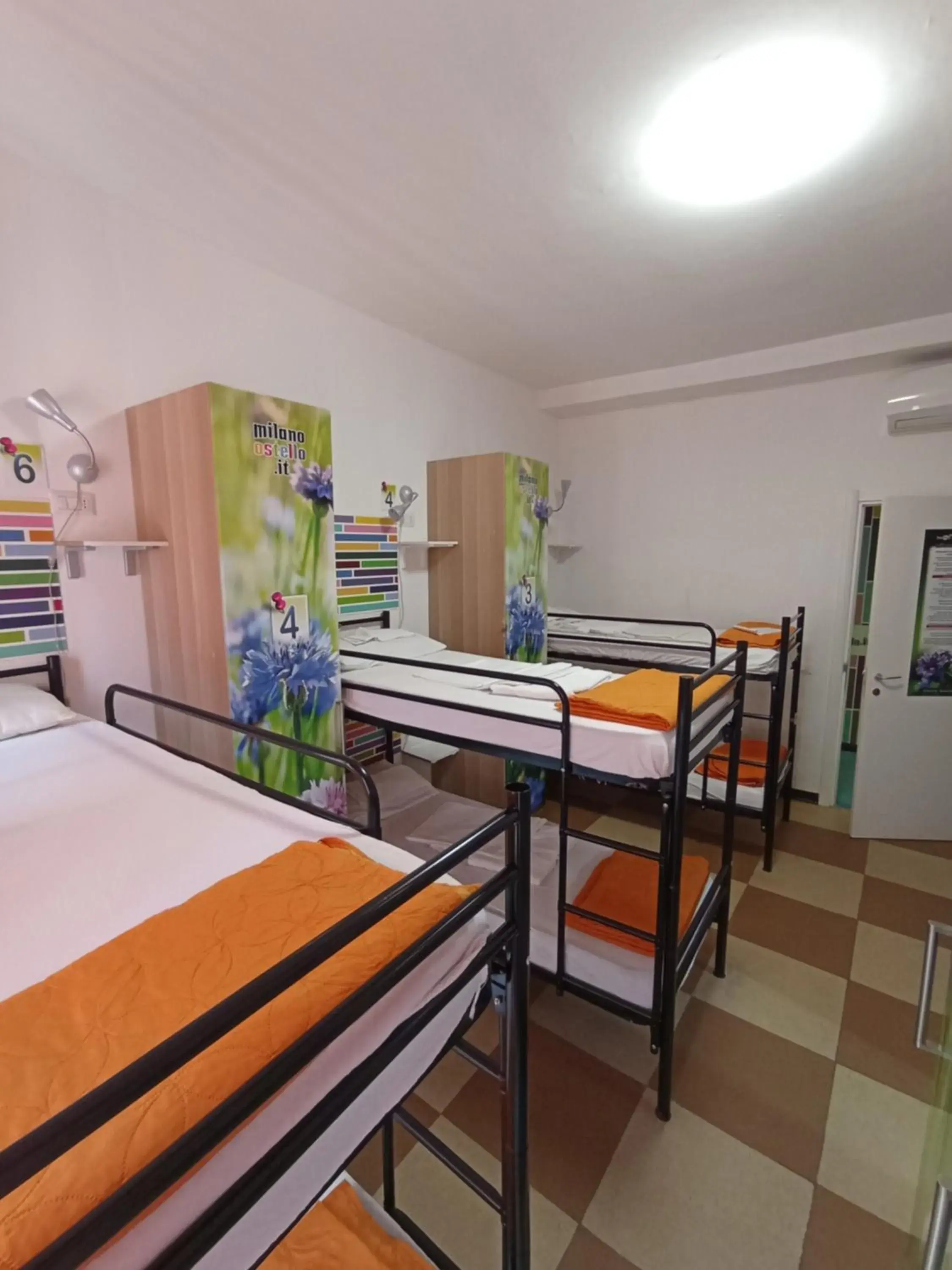 room service, Bunk Bed in milano ostello