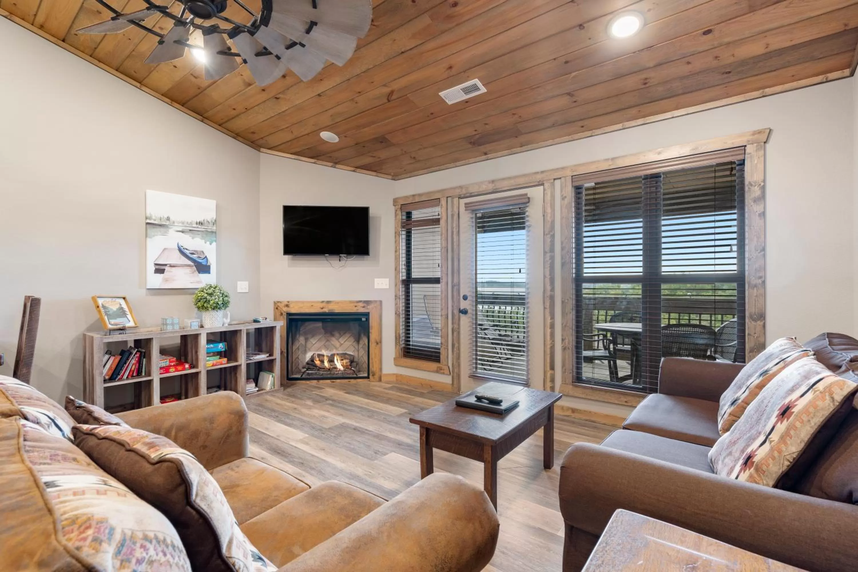 Living room in Table Rock Resorts at Indian Point