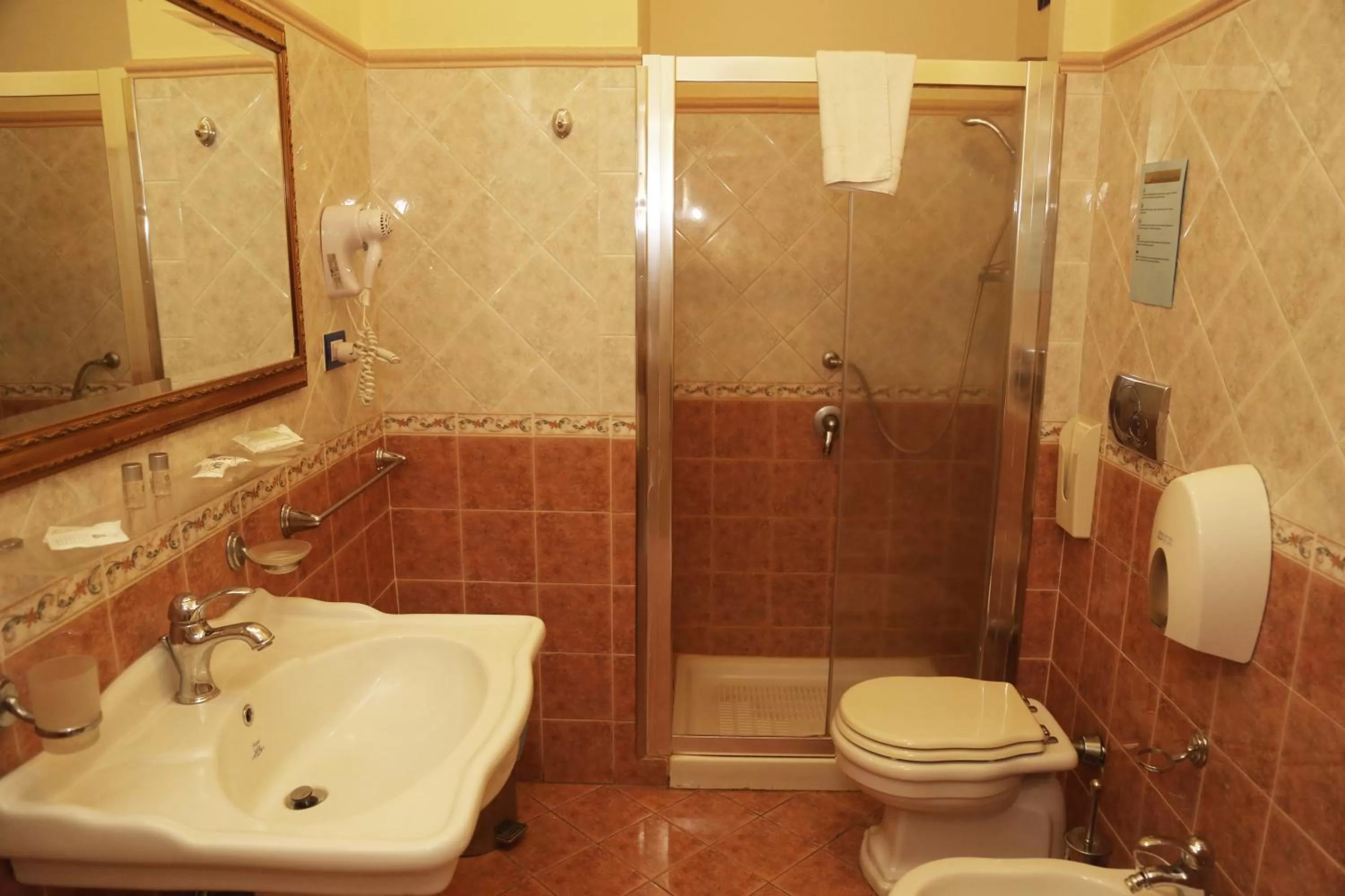 Bathroom in Hotel Sangiuliano 132 centro storico Catania