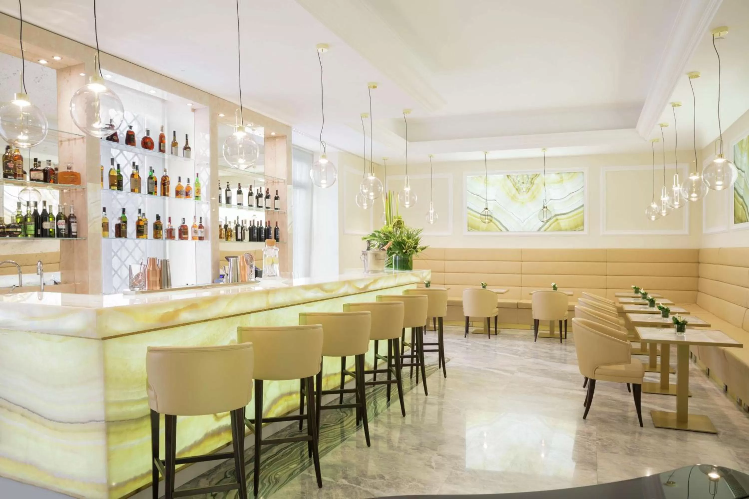 Lounge or bar in Aleph Rome Hotel, Curio Collection By Hilton