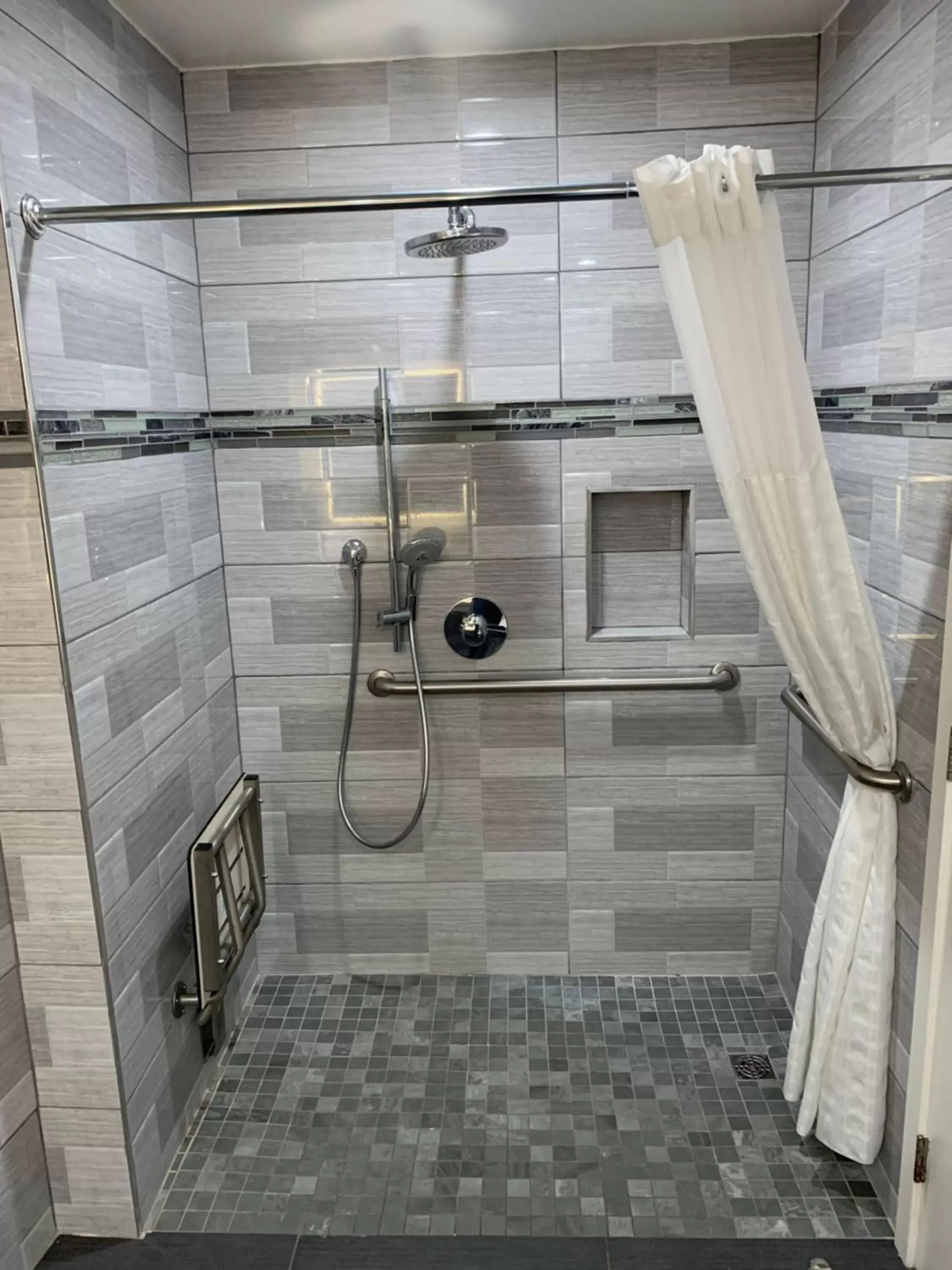 Bathroom in Mirage Inn & Suites