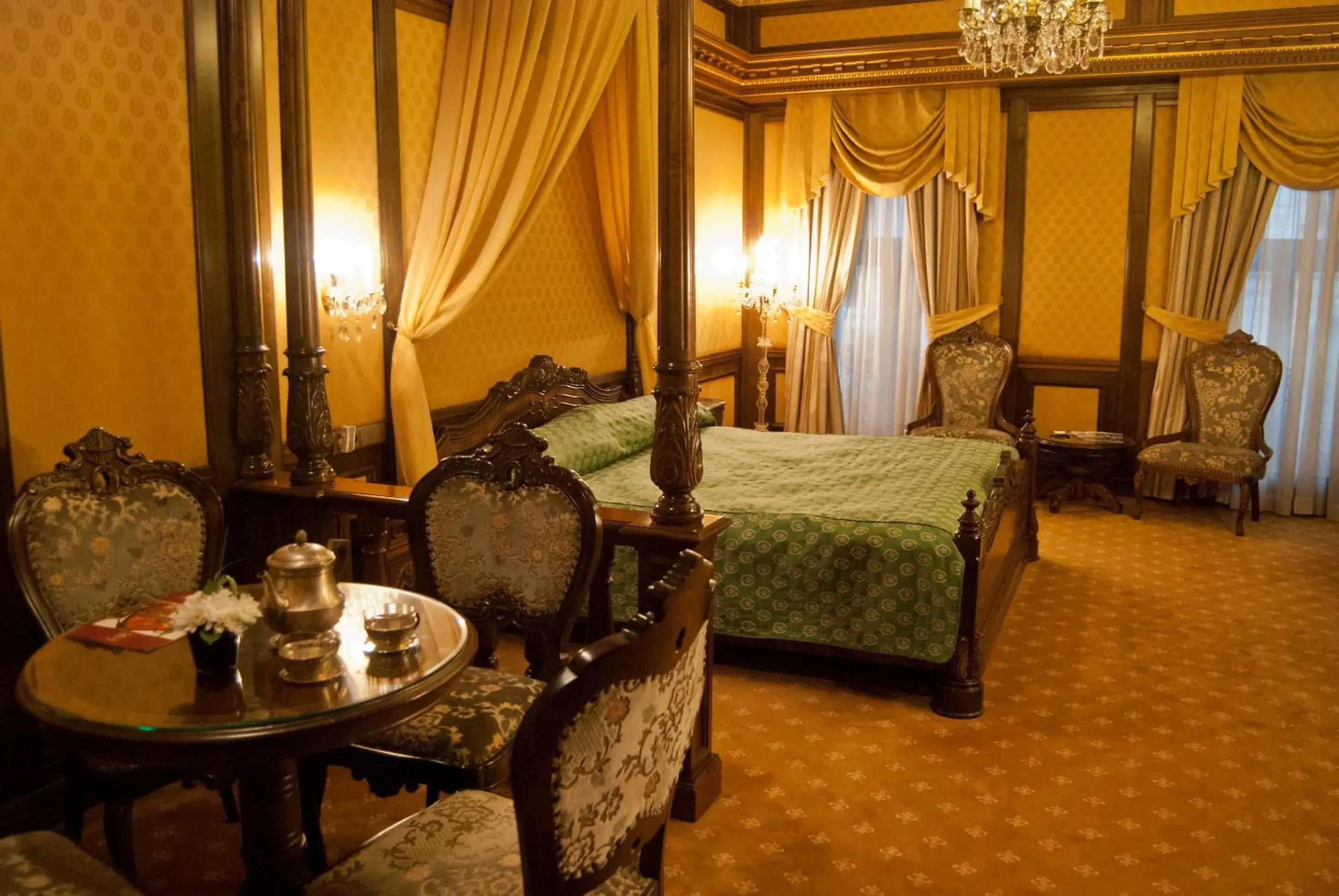 Bedroom, Bed in Hotel Casa Capsa