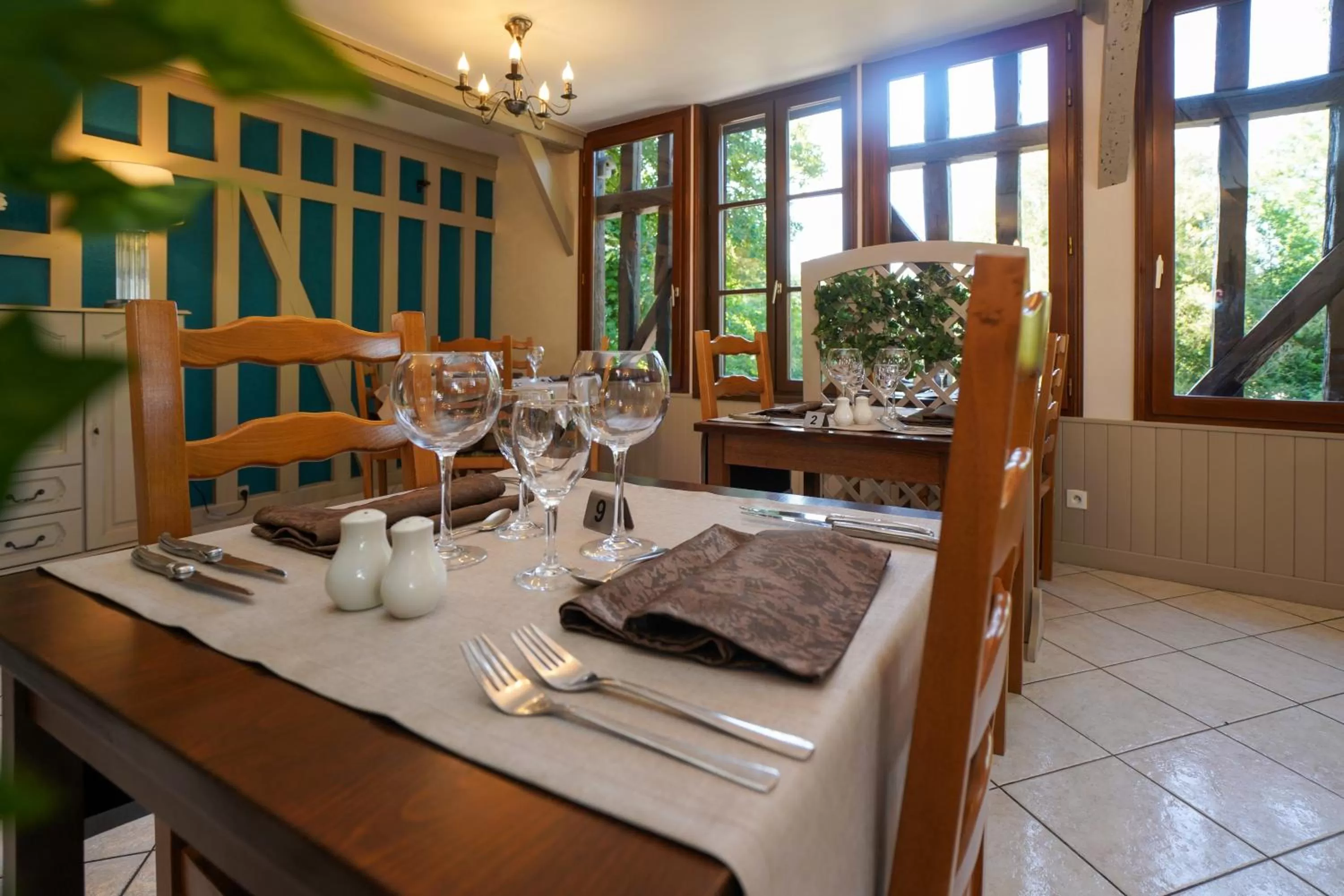 Restaurant/Places to Eat in le saint Hubert