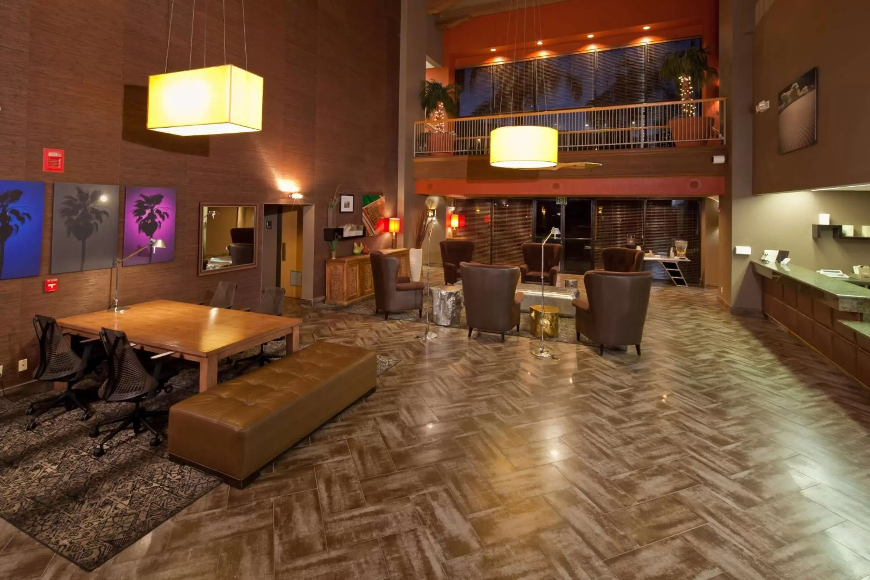 Lobby or reception, Lounge/Bar in Best Western Plus Scottsdale Thunderbird Suites