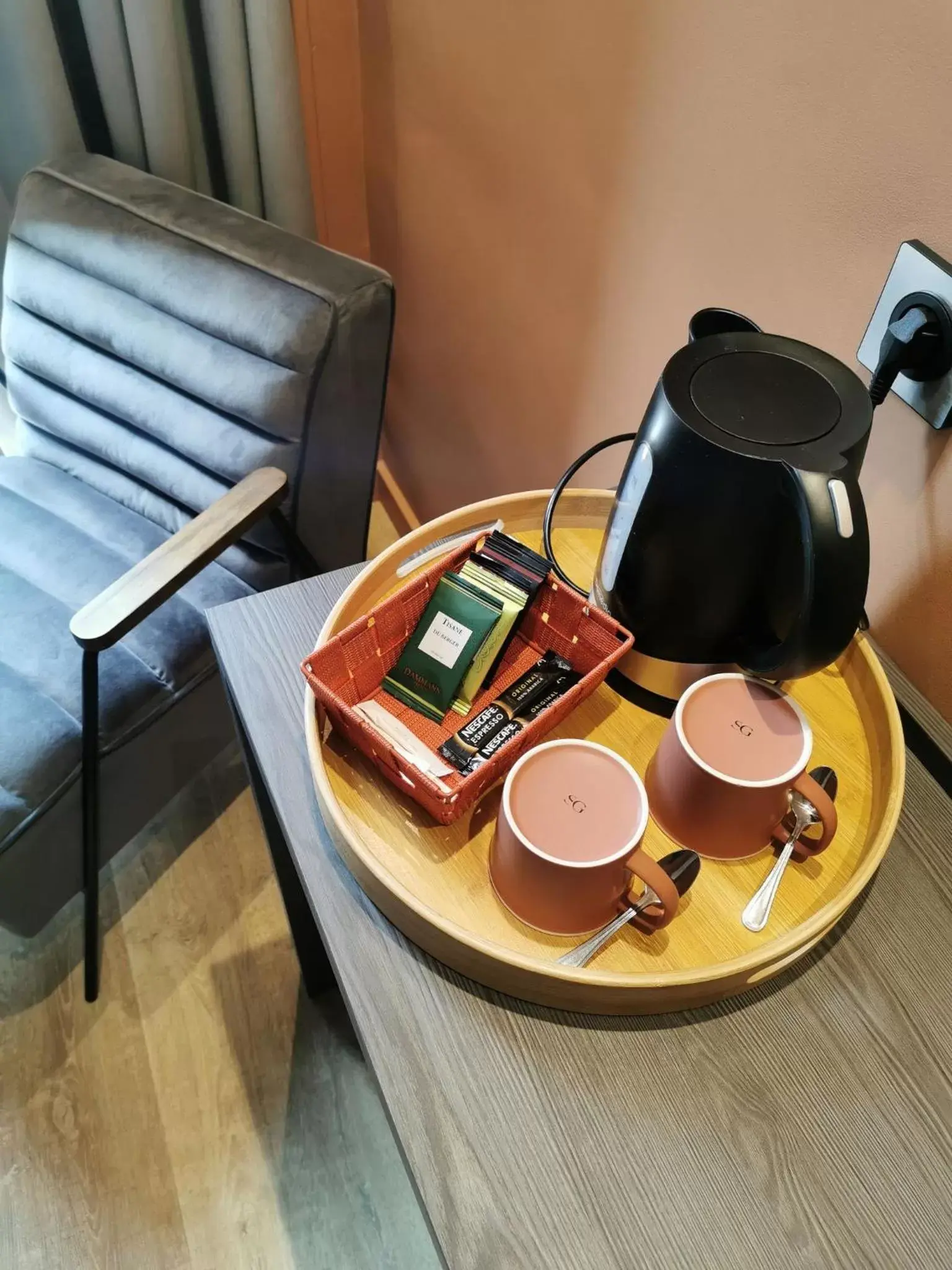 Coffee/tea facilities in Hotel Le Pont Neuf