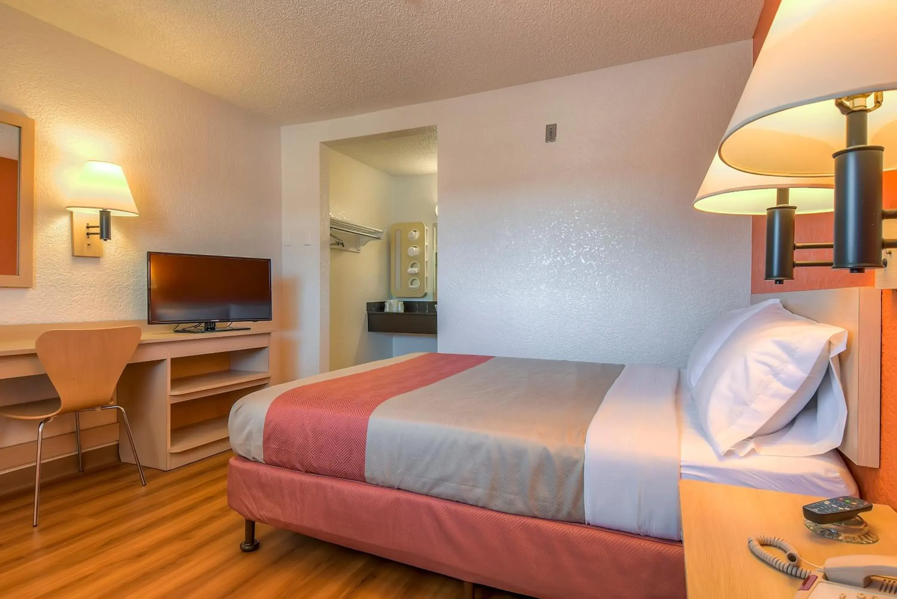 Bed in Motel 6-Rowland Heights, CA - Los Angeles - Pomona