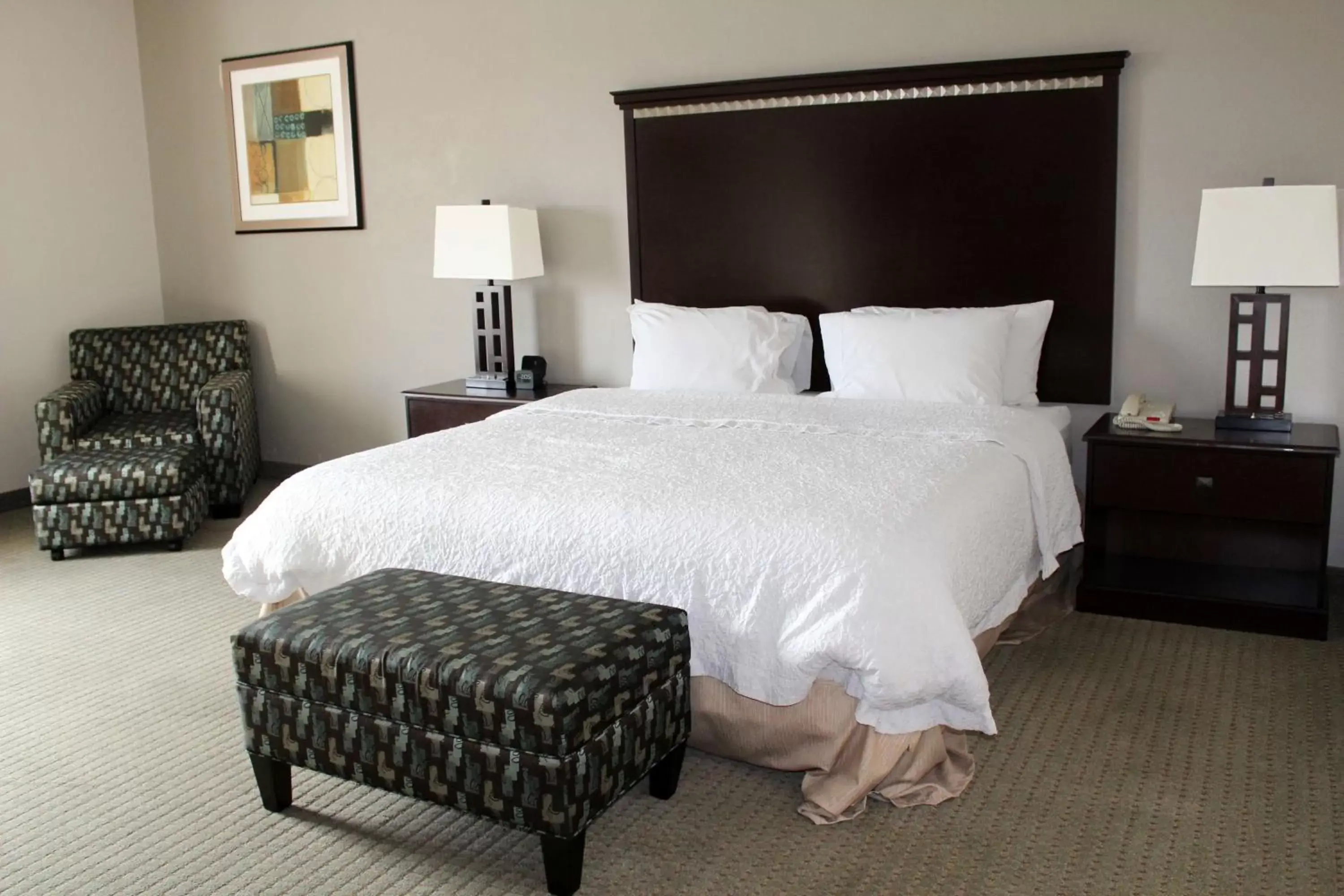 Bed in Hampton Inn & Suites Mount Pleasant