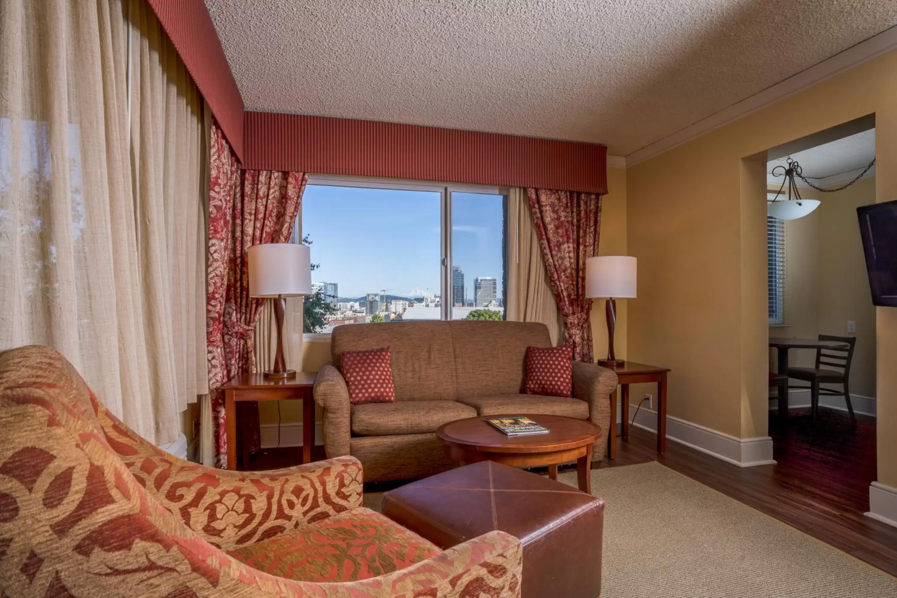 Living room, Seating Area in Park Lane Suites & Inn