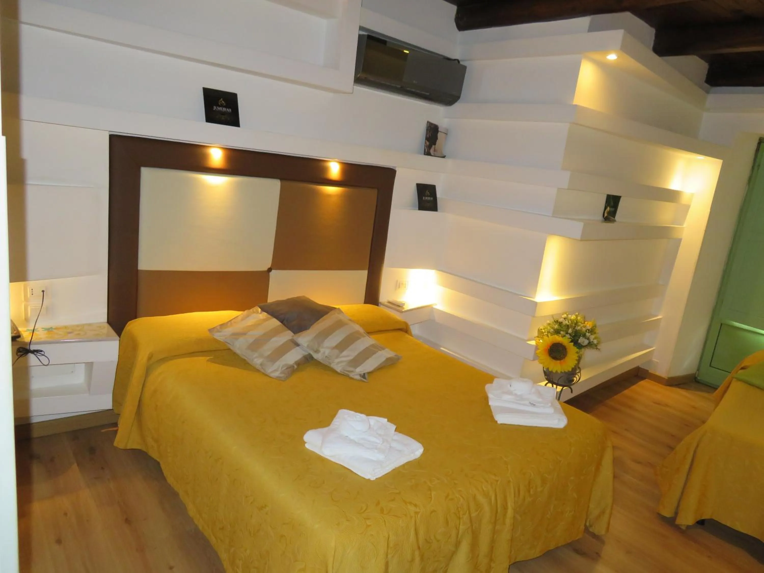 Shower, Bed in Albergo Del Centro Storico