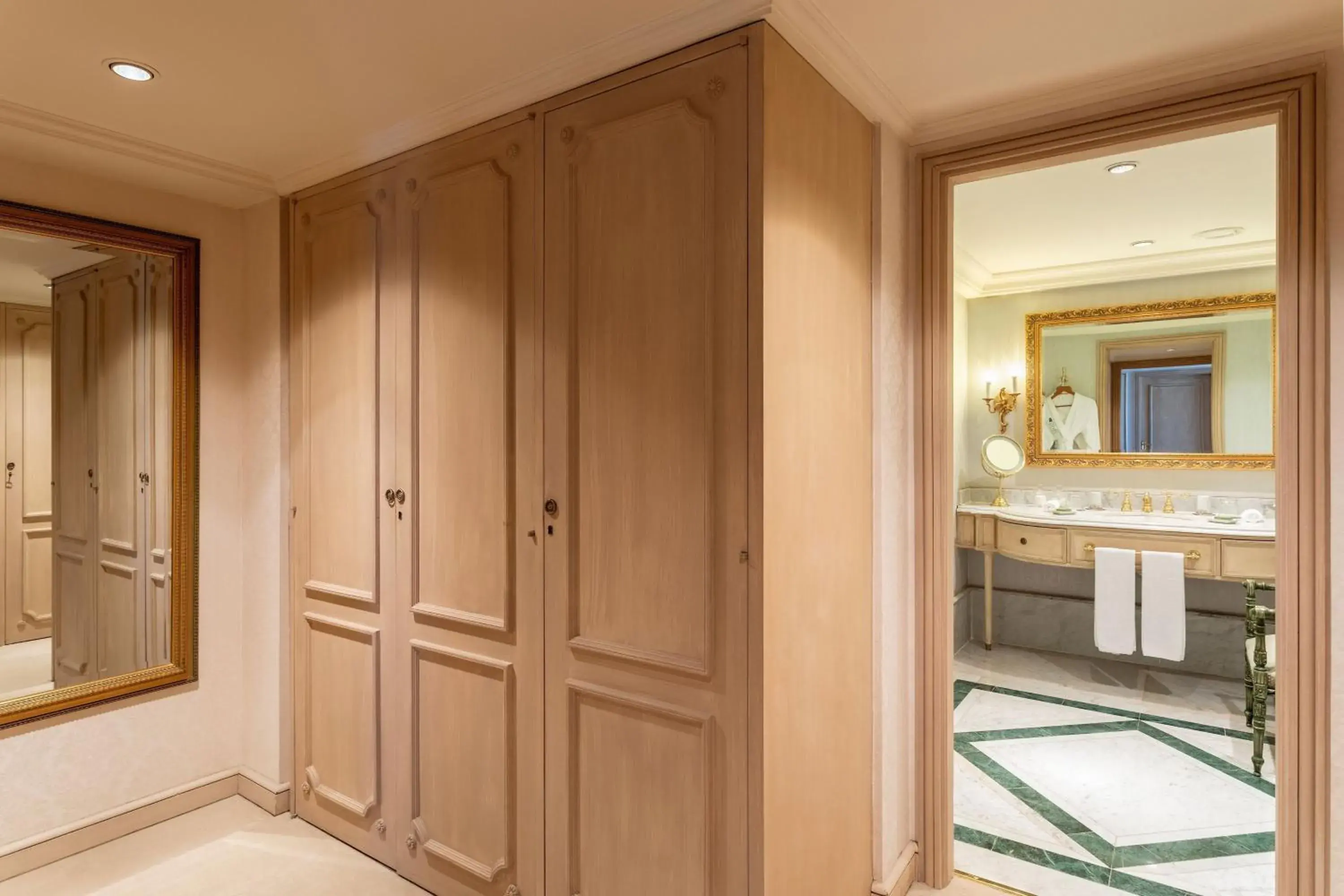 Bathroom in Park Tower, A Luxury Collection Hotel, Buenos Aires