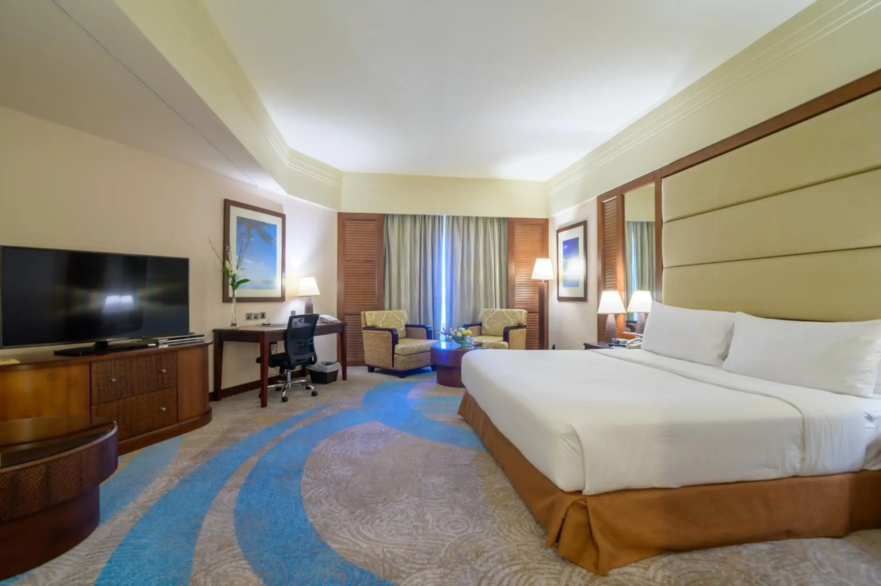 Executive King Room with Sea View in Danat Jebel Dhanna Resort Executive King Room with Sea View in Danat Jebel Dhanna Resort