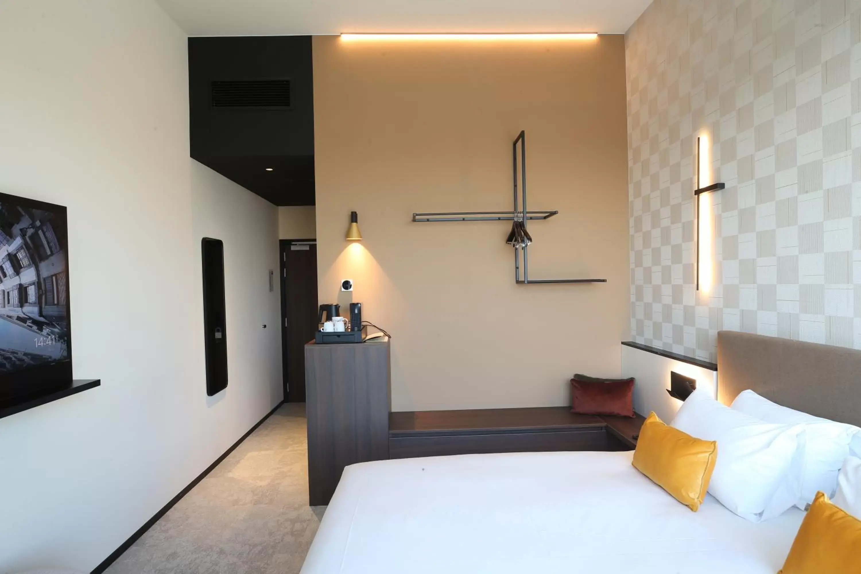 Bedroom, Bed in Mercure Namur Hotel