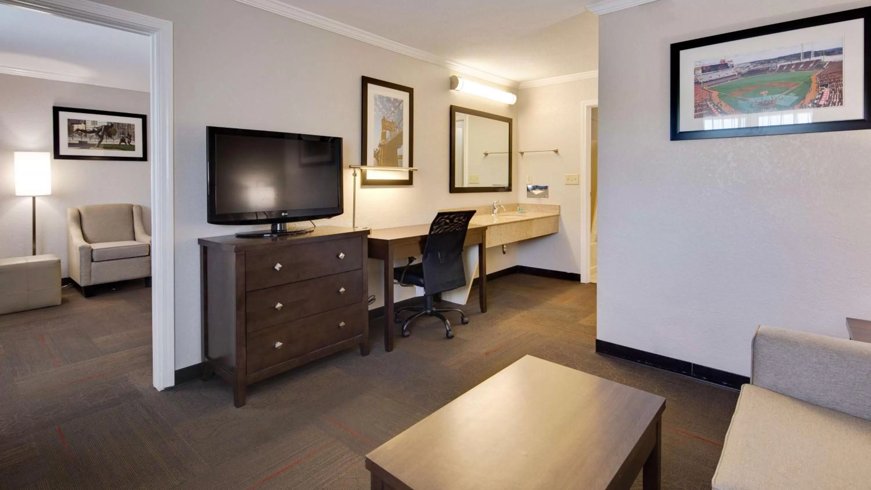 Photo of the whole room in Best Western Clermont