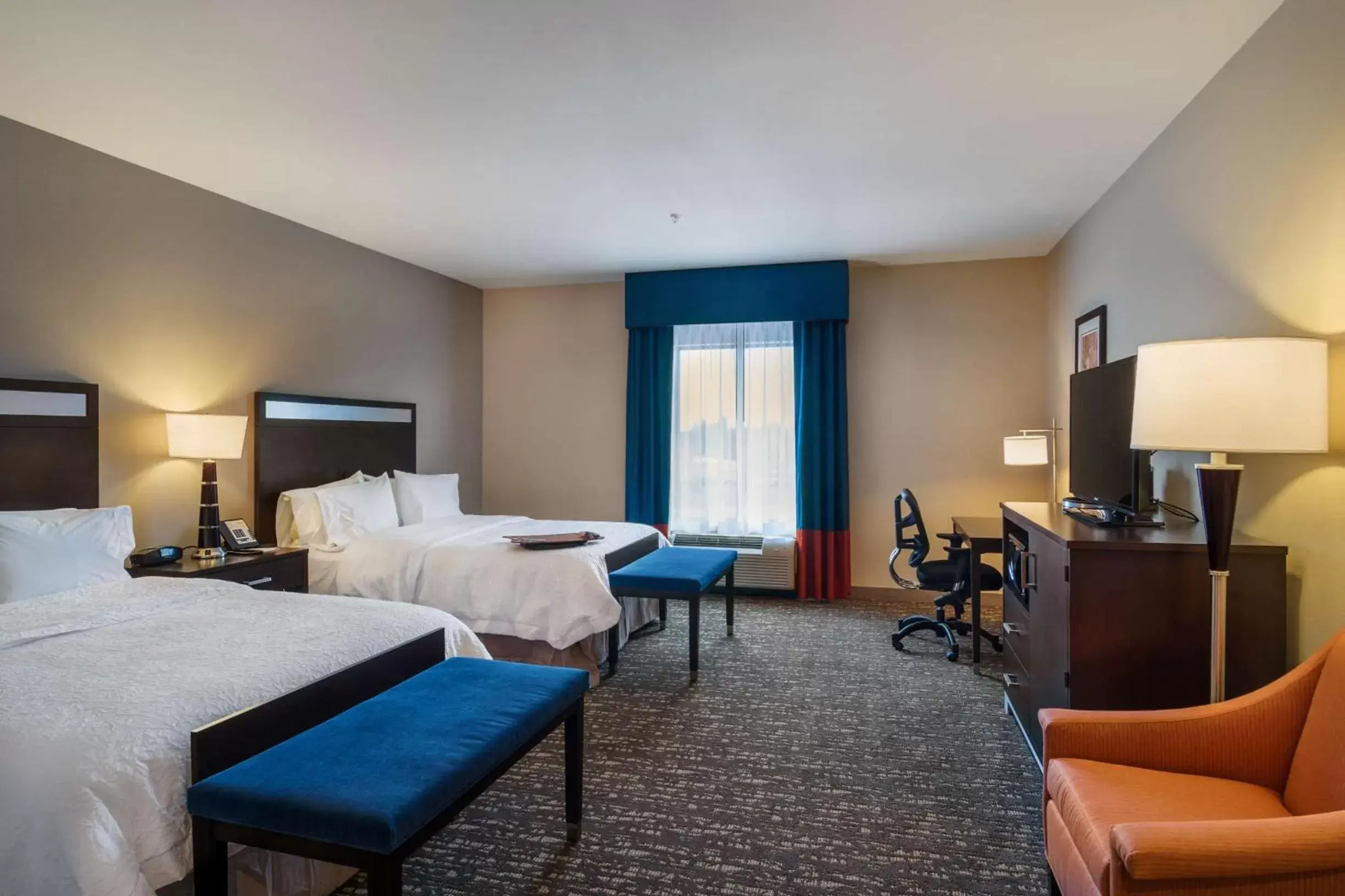 Bed in Hampton Inn & Suites Portland/Vancouver