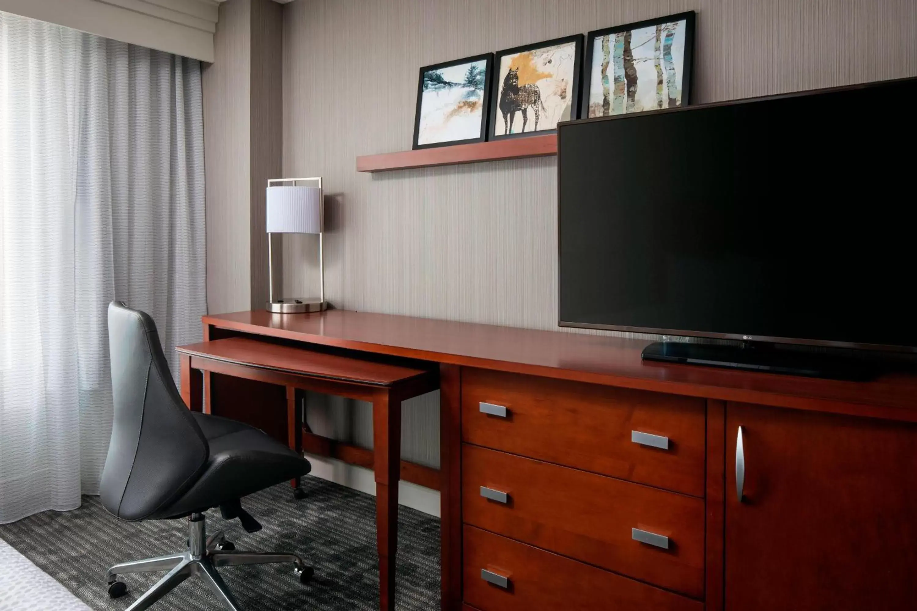 Photo of the whole room, TV/Entertainment Center in Courtyard by Marriott Denver Airport