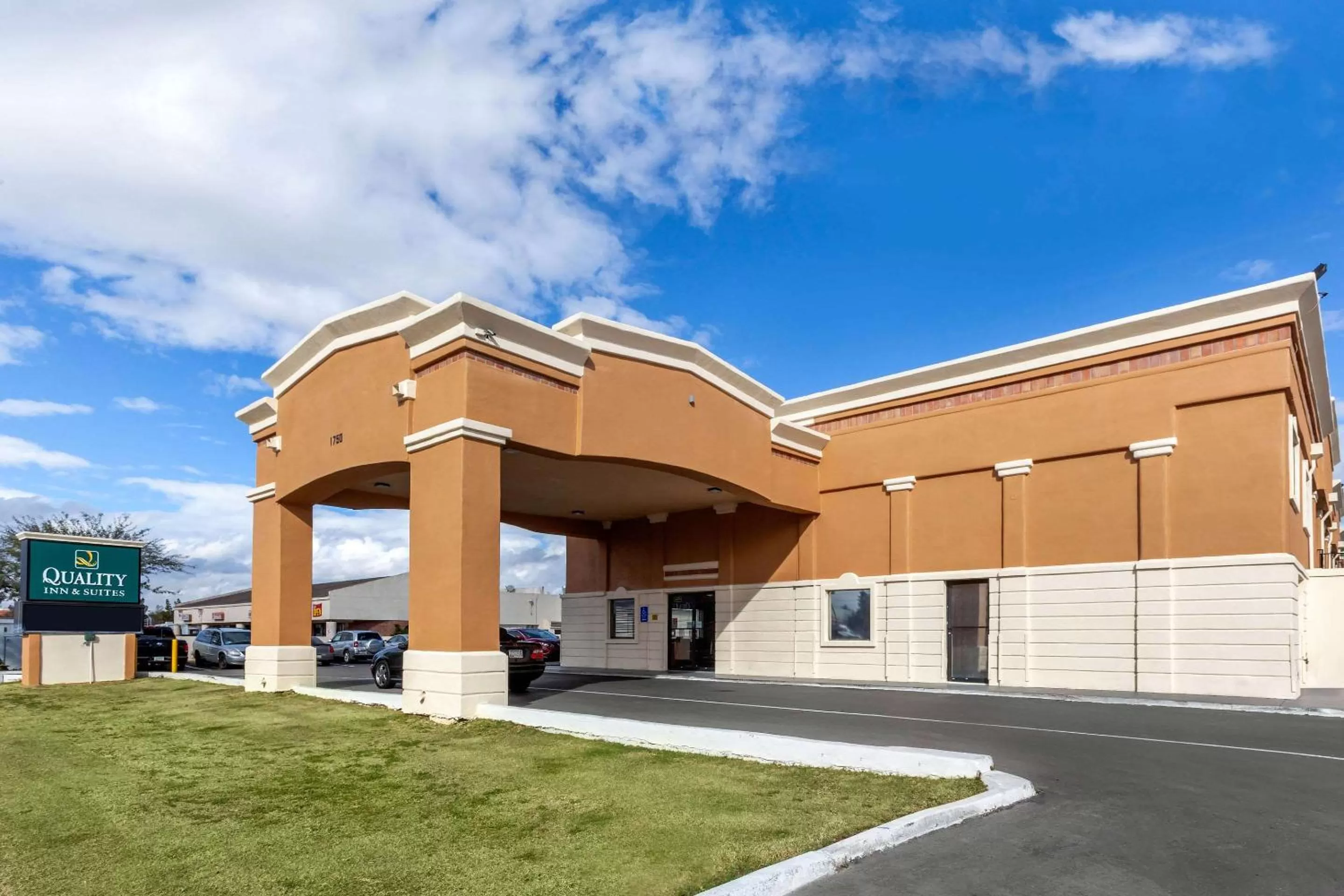 Property building in Quality Inn & Suites near Downtown Mesa