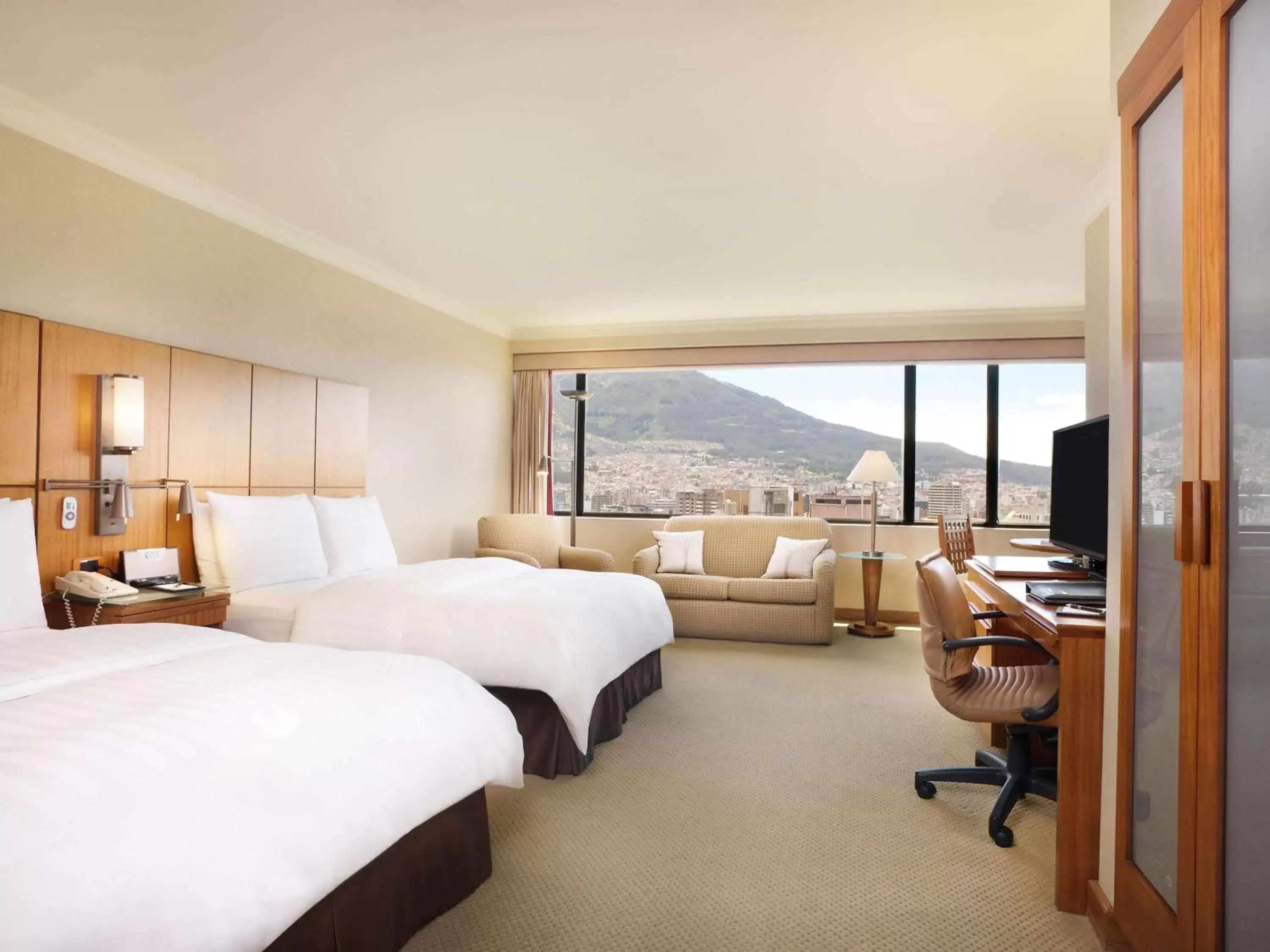 Photo of the whole room in Swissotel Quito
