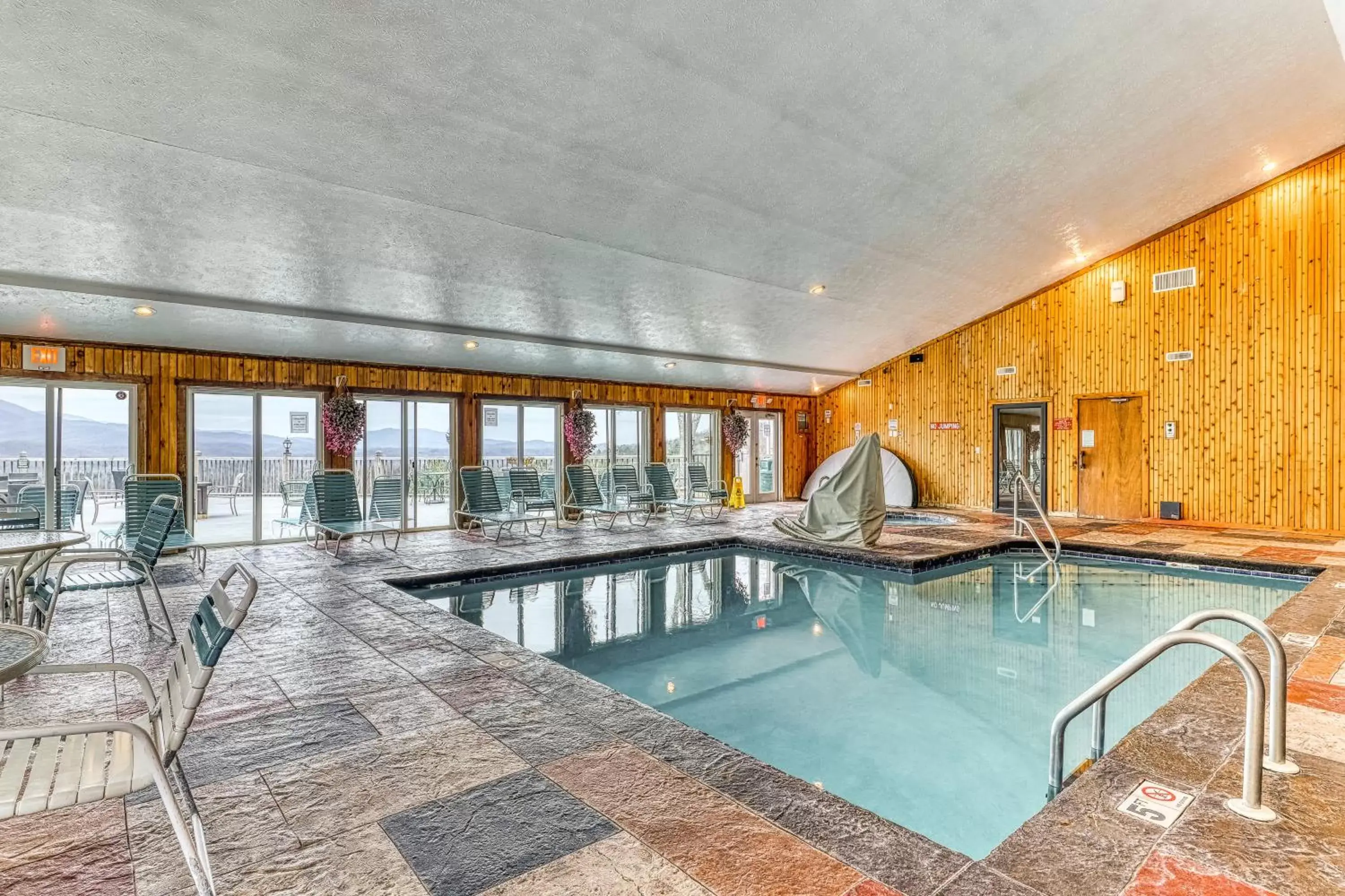 Swimming Pool in Grand View Loft