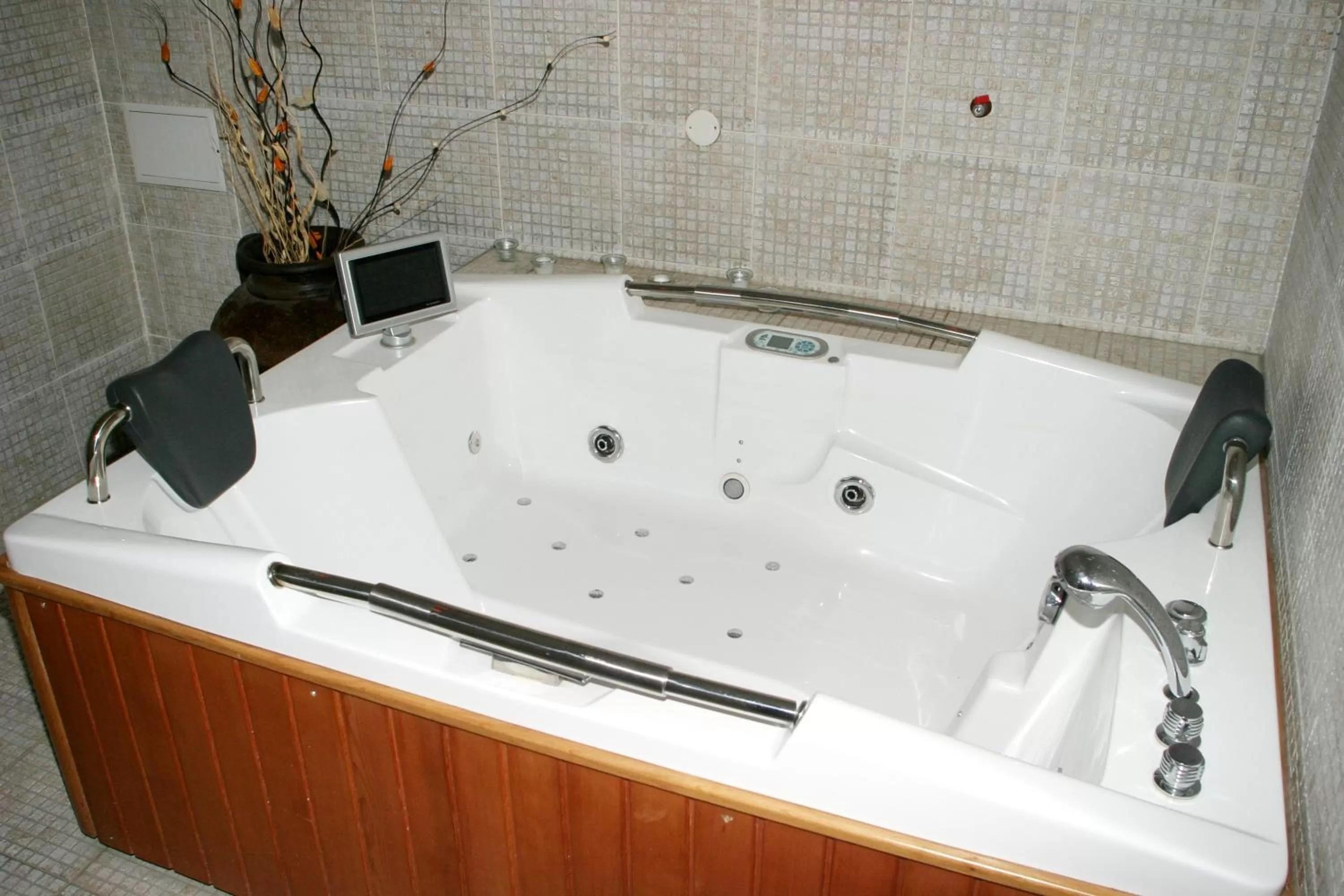 Hot Tub in Spa Hotel Kleptuza