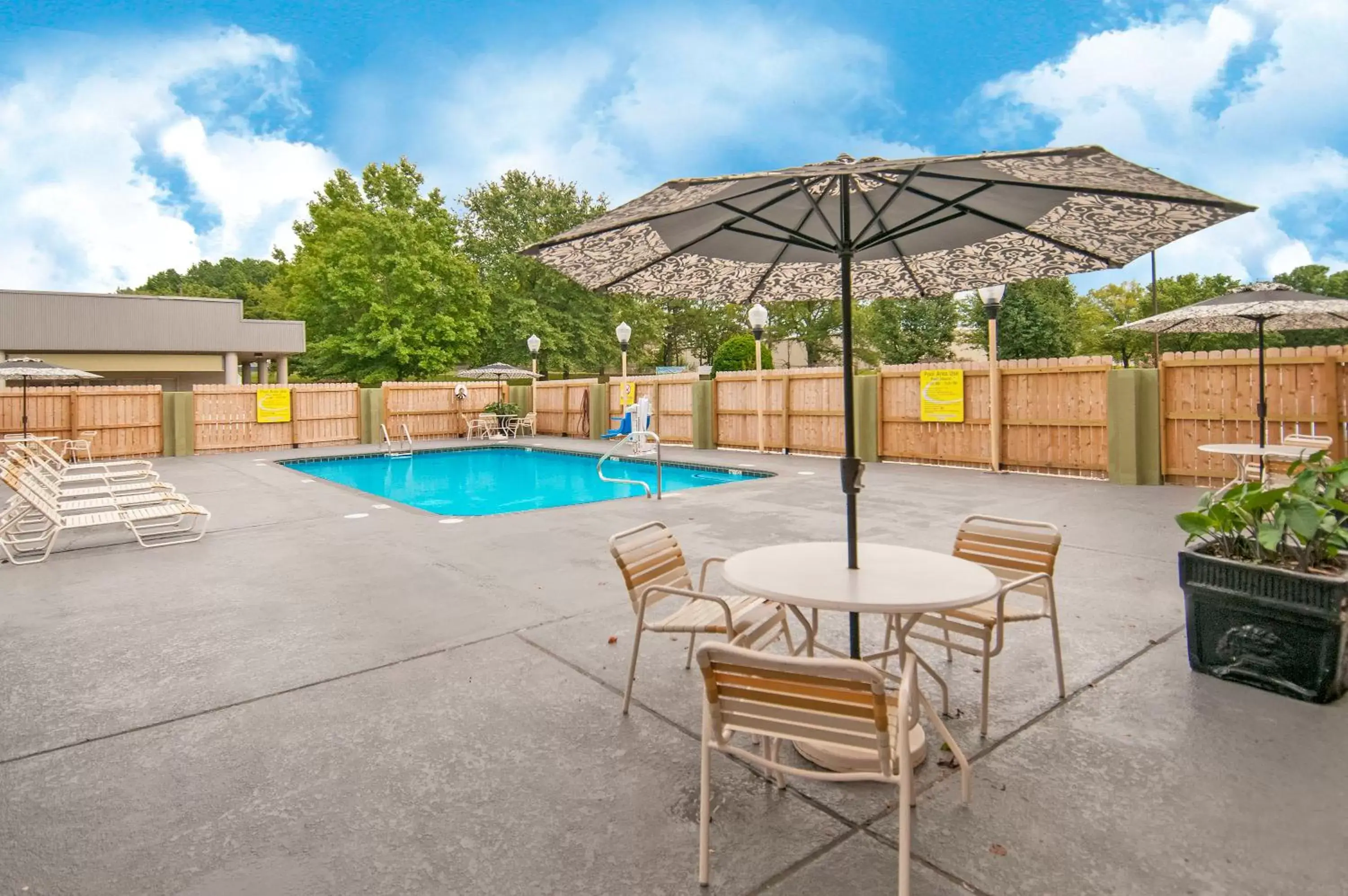 Pool view, Swimming Pool in Super 8 by Wyndham Little Rock/Otter Creek