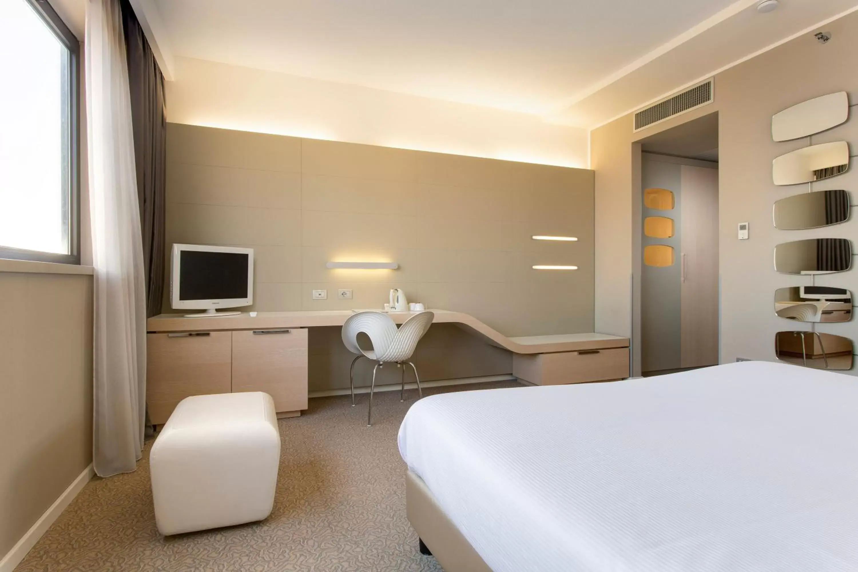 Photo of the whole room, Bed in Best Western Plus Tower Hotel Bologna