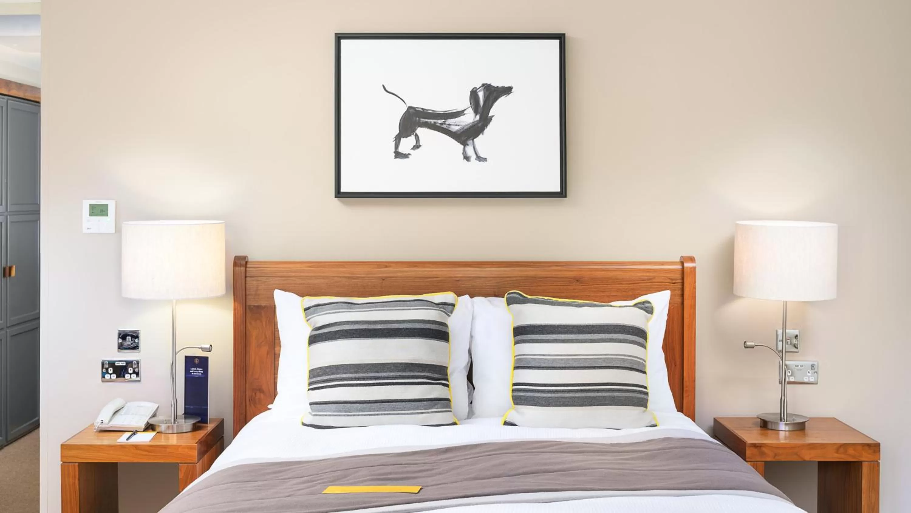 Photo of the whole room, Bed in voco Oxford Spires by IHG