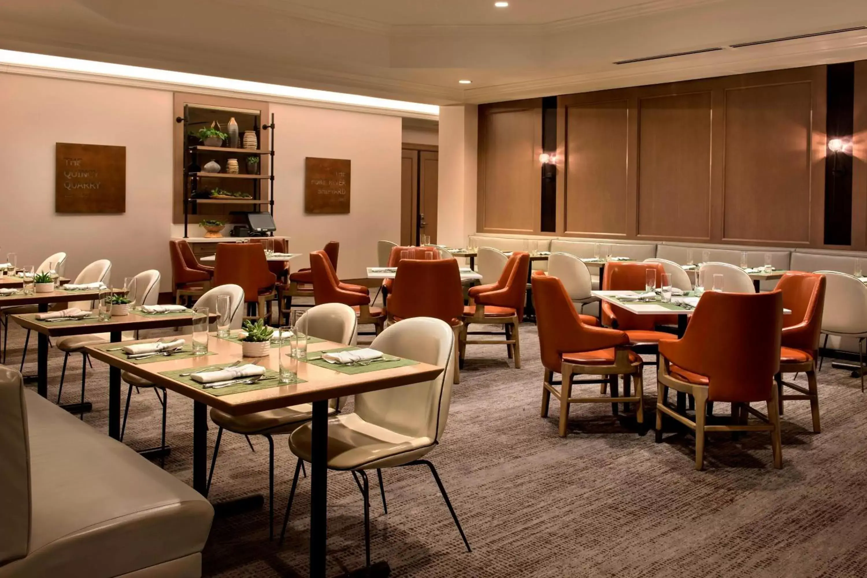 Kitchen or kitchenette, Restaurant/Places to Eat in Marriott Boston Quincy